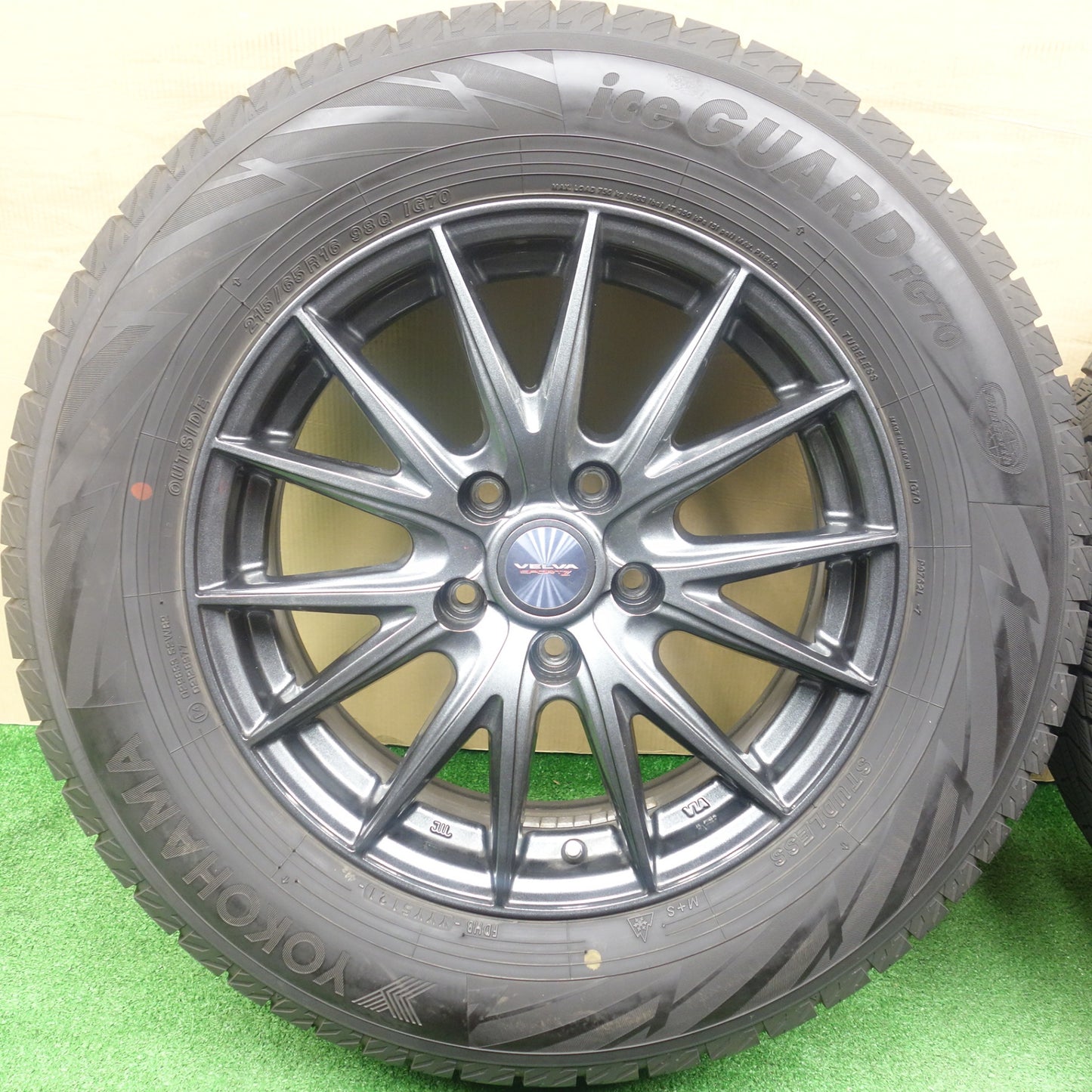 バリ溝！キレイ！9.5分★スタッドレス 215/65R16 ヨコハマ アイスガード iG70 VELVA SPORTZ ヴェルヴァ 16インチ PCD114.3/5H★6011605KTス