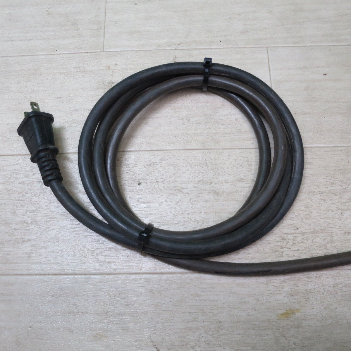 [送料無料] ☆マキタ 100mm ディスクグラインダ M965 電動 工具 makita 100V コード式 研削 研摩 研磨 機☆