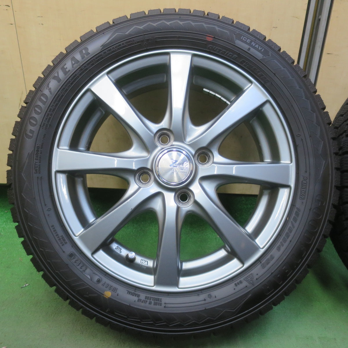 バリ溝！24年！ほぼ10分◎スタッドレス 155/65R14 グッドイヤー アイスナビ8 Zmeist VS-8 14インチ PCD100/4H◎6083104イス