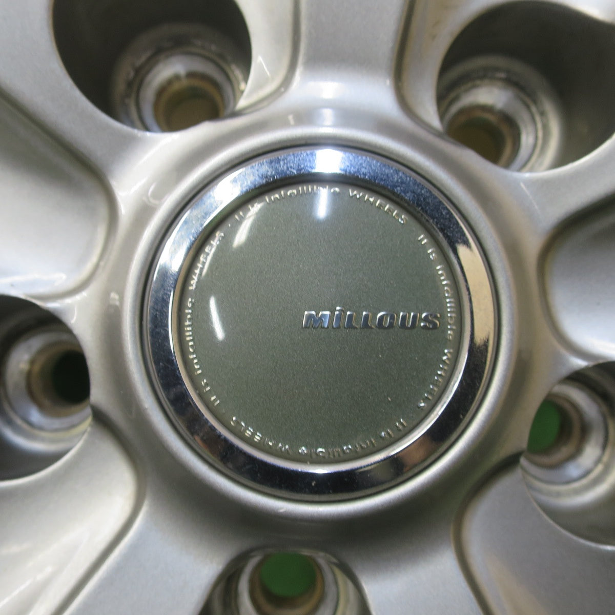 バリ溝！キレイ！9.5分◎スタッドレス 205/60R16 ブリヂストン ブリザック VRX3 MiLLOUS Ki ミルアス 16インチ PCD114.3/5H◎6072004イス