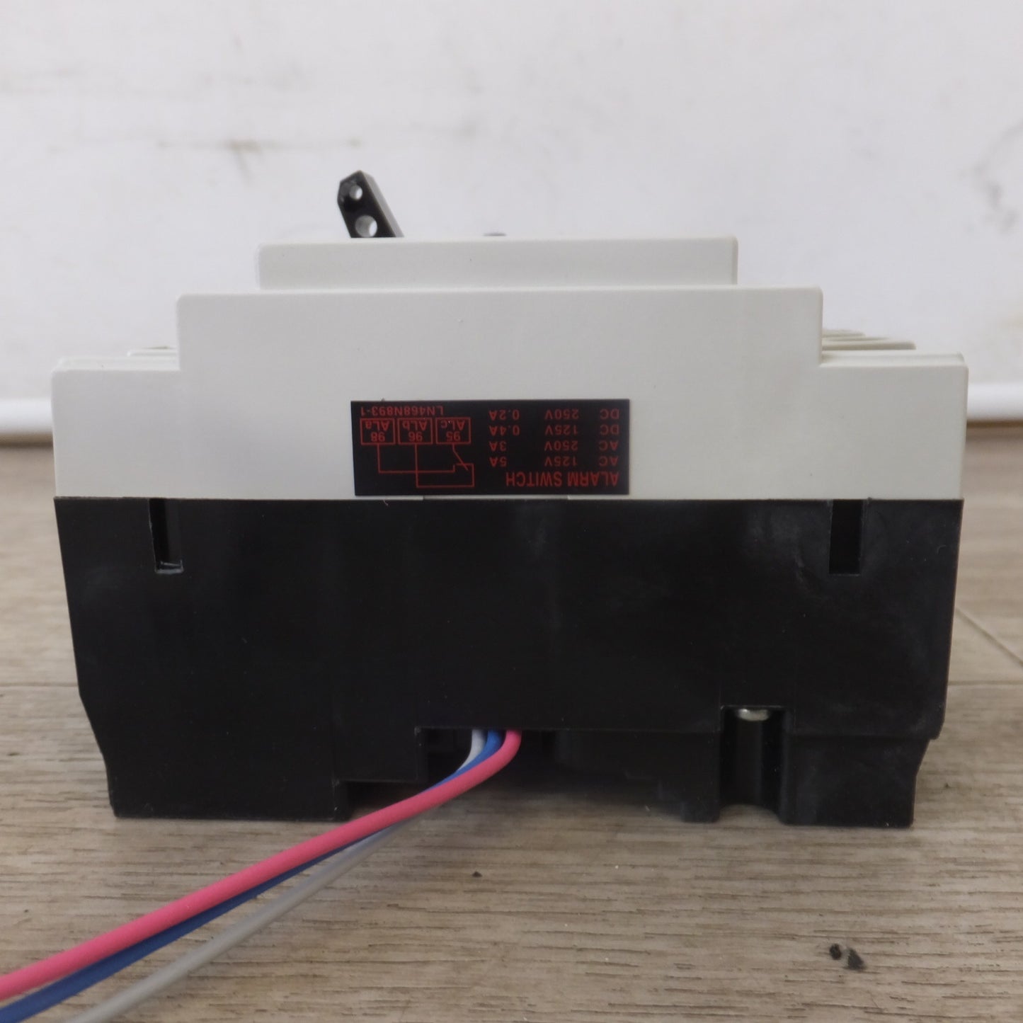 [送料無料] 未使用★三菱電機 MITSUBISHI 低圧遮断器 NV50-KC　AC100-200V 20A 30mA 3P3E 50/60Hz★