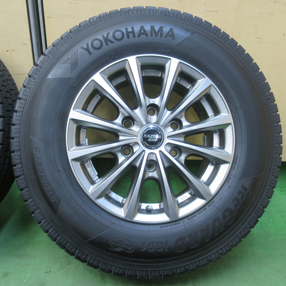 バリ溝！キレイ！9.5分★スタッドレス 195/80R15 107/105L ヨコハマ アイスガード iG91 KAZERA H300 MONZA カゼラ 15インチ PCD139.7/6H★6021011イス