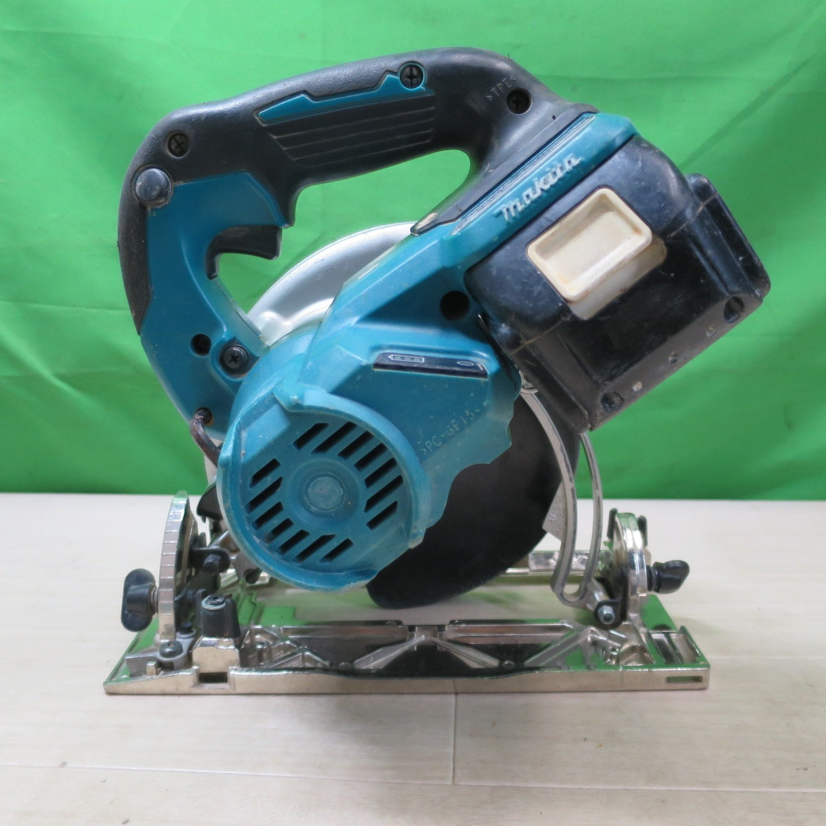 [送料無料] 付属品付き☆マキタ 165mm 充電式 マルノコ HS631D 18V BL1860B バッテリー付き コードレス ガイド 並行定規 切断機 丸のこ 電動 工具 makita☆