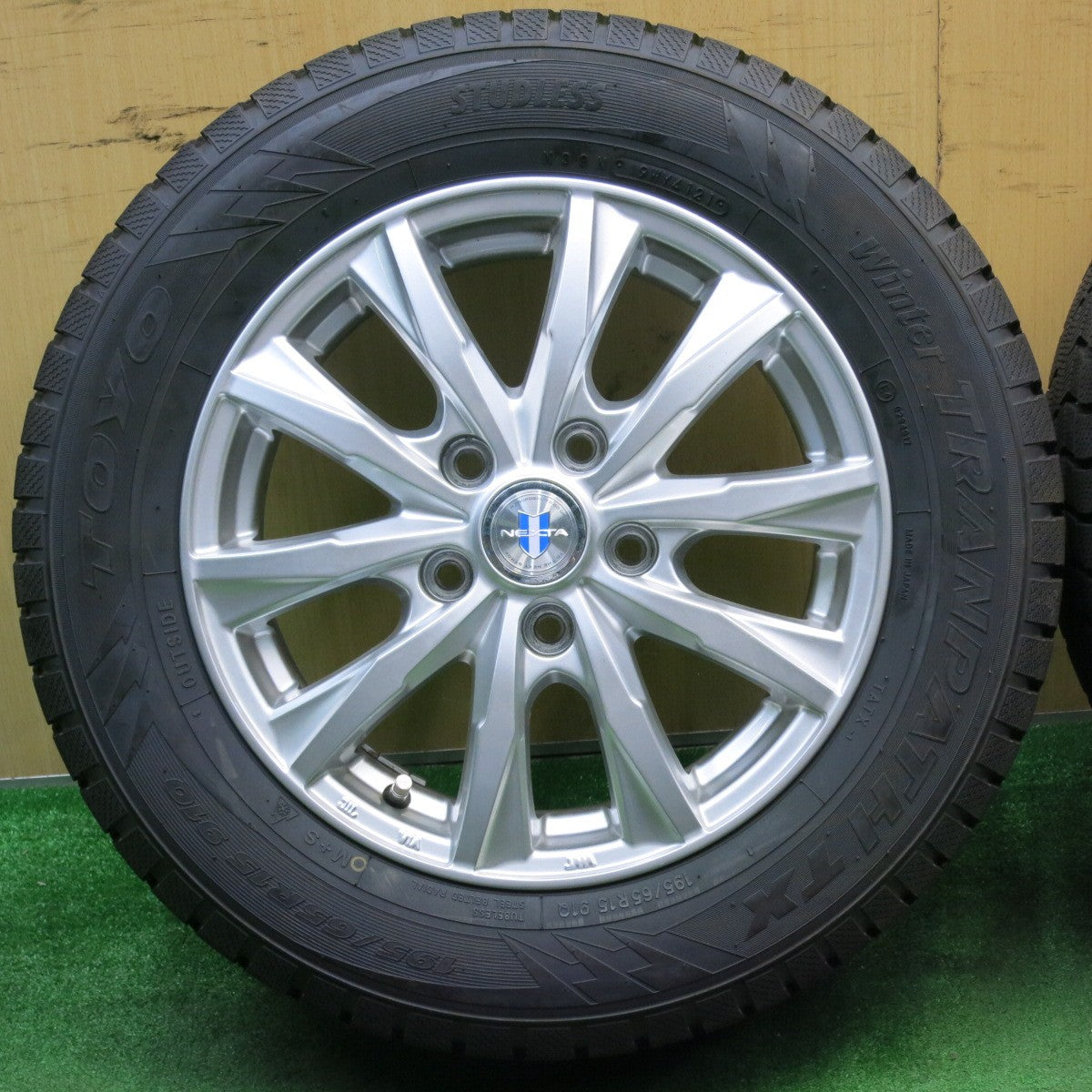 バリ溝！21年！キレイ！9.5分以上★スタッドレス 195/65R15 トーヨー ウインター トランパス TX NEXTA ネクスタ 15インチ PCD114.3/5H★5050406NJス