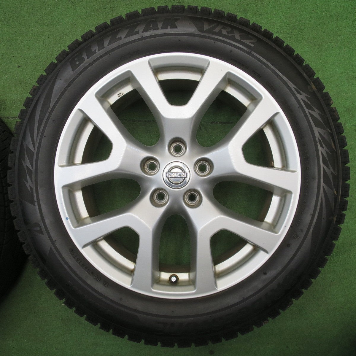 バリ溝！9.5分★日産 T31 エクストレイル 純正 225/55R18 スタッドレス ブリヂストン ブリザック VRX2 18インチ PCD114.3/5H★6052201NJス