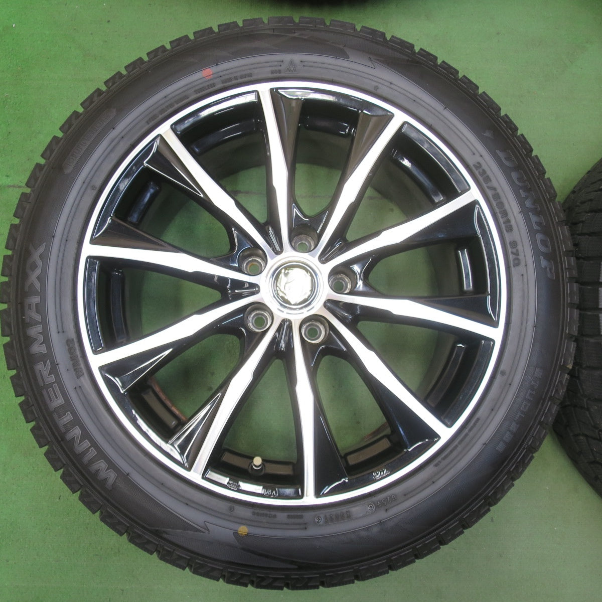 バリ溝！21年！キレイ！9.5分以上★スタッドレス 235/50R18 ダンロップ ウインターマックス WM02 RiZLEY ライツレー 18インチ PCD114.3/5H★5101702イス