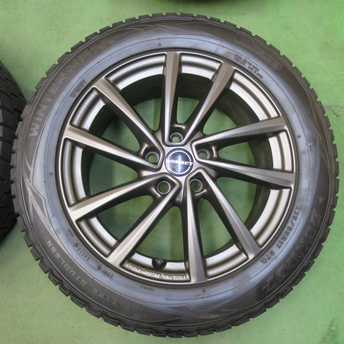 バリ溝！キレイ！9.5分★MINI BMW 等 BORBET typeV 225/55R17 スタッドレス ダンロップ ウインターマックス WM01 17インチ ボルベット PCD112/5H★5111402イス