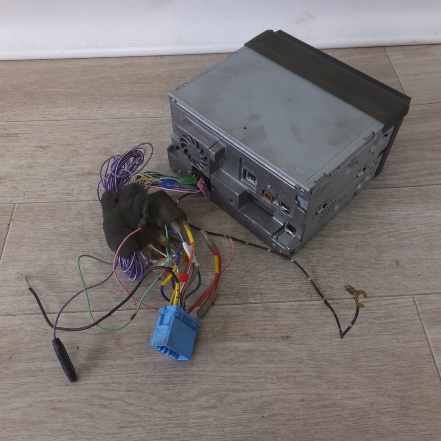 [送料無料] 現状品★カロッツェリア carrozzeria カーナビ 楽ナビ 2Dメインユニットタイプ AVIC-MRZ03-2(41)★