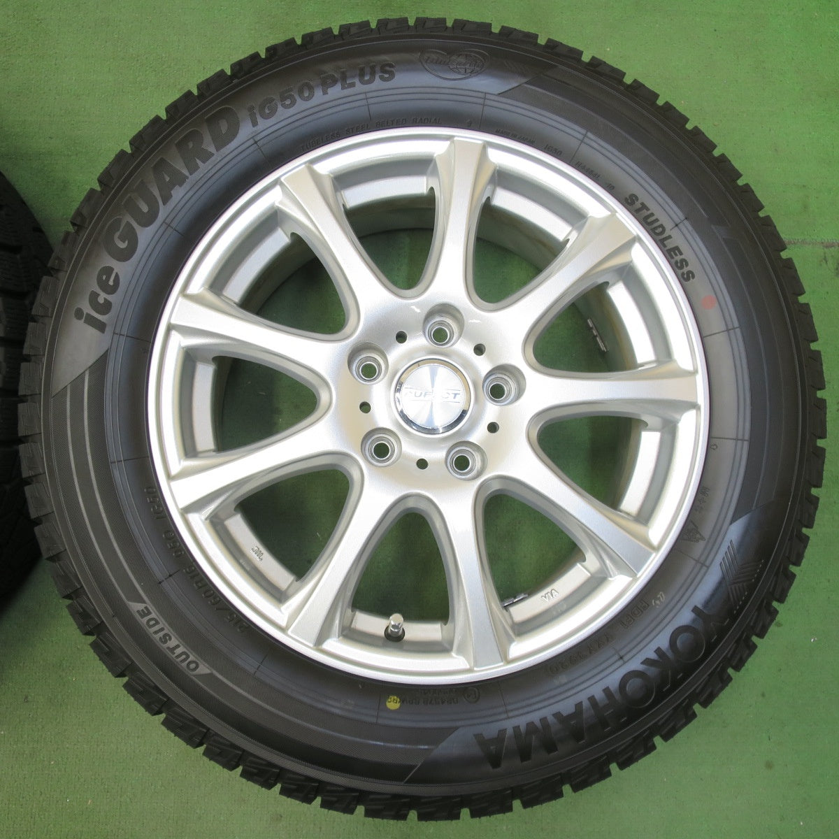 バリ溝！キレイ！9.5分以上★スタッドレス 215/60R16 ヨコハマ アイスガード iG50 プラス DUFACT デュファクト 16インチ PCD114.3/5H★5100708イス