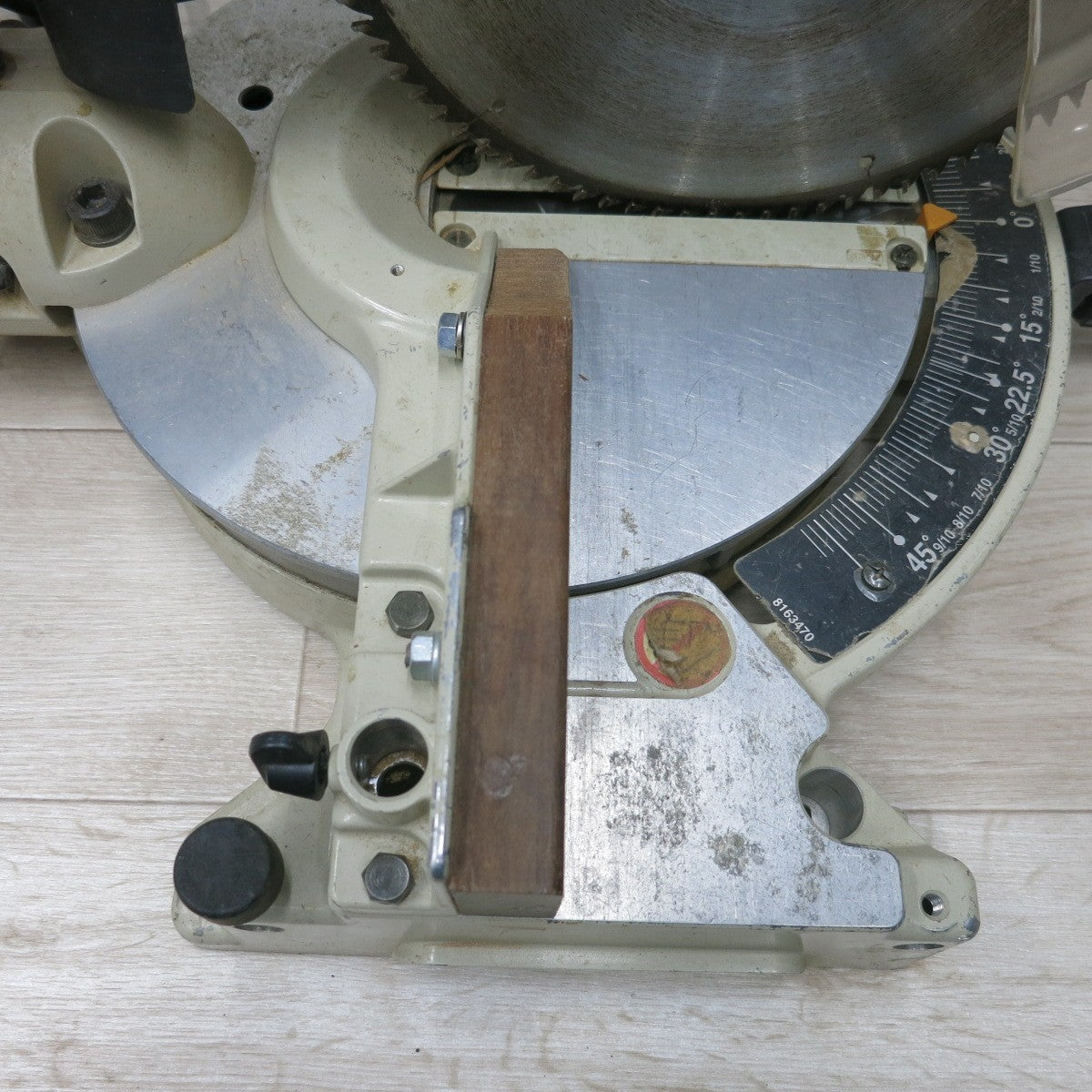 [送料無料] ◆マキタ 8型 卓上 マルノコ LS0830 電動 工具 切断機 210mm 216mm 100V 丸のこ  コード式  丸鋸 makita◆