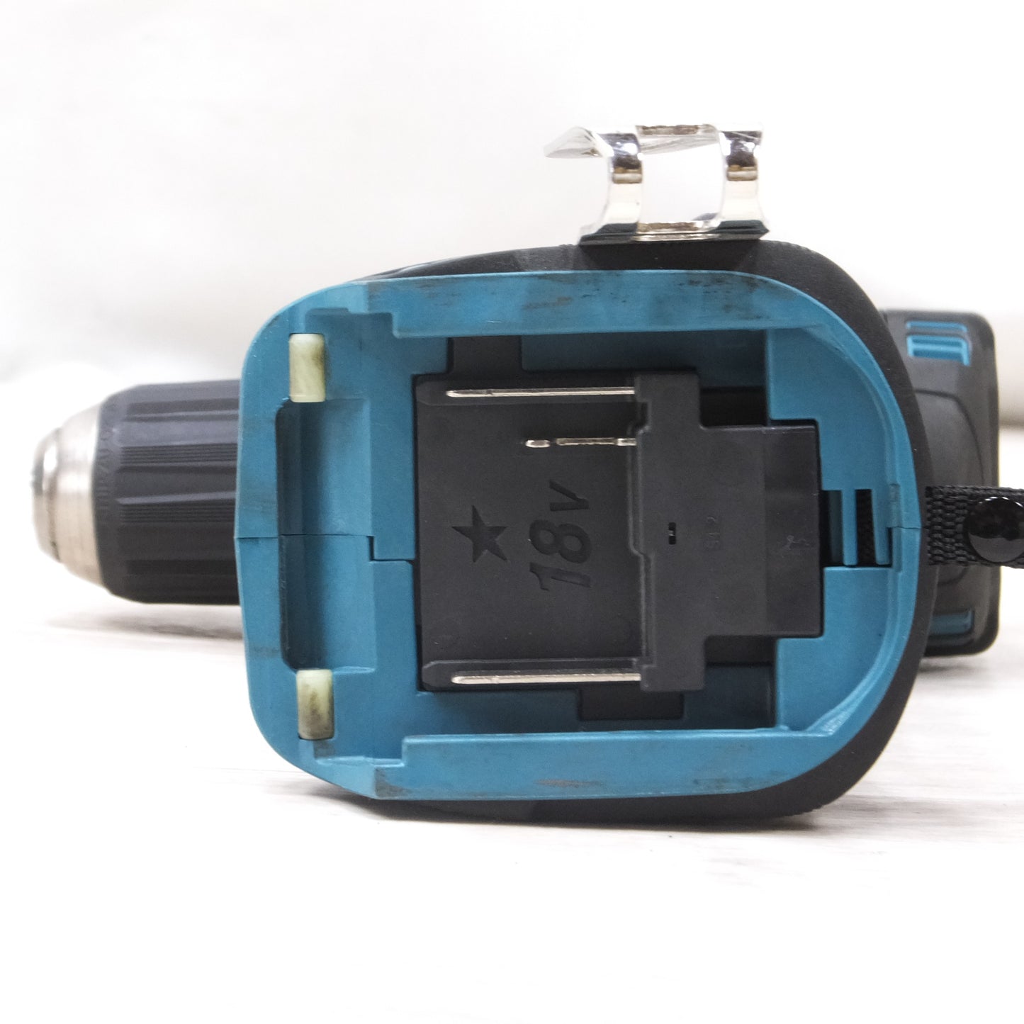 [送料無料] キレイ◆マキタ 充電式 ドライバ ドリル DF484D ケース 充電器付き 電動 工具◆
