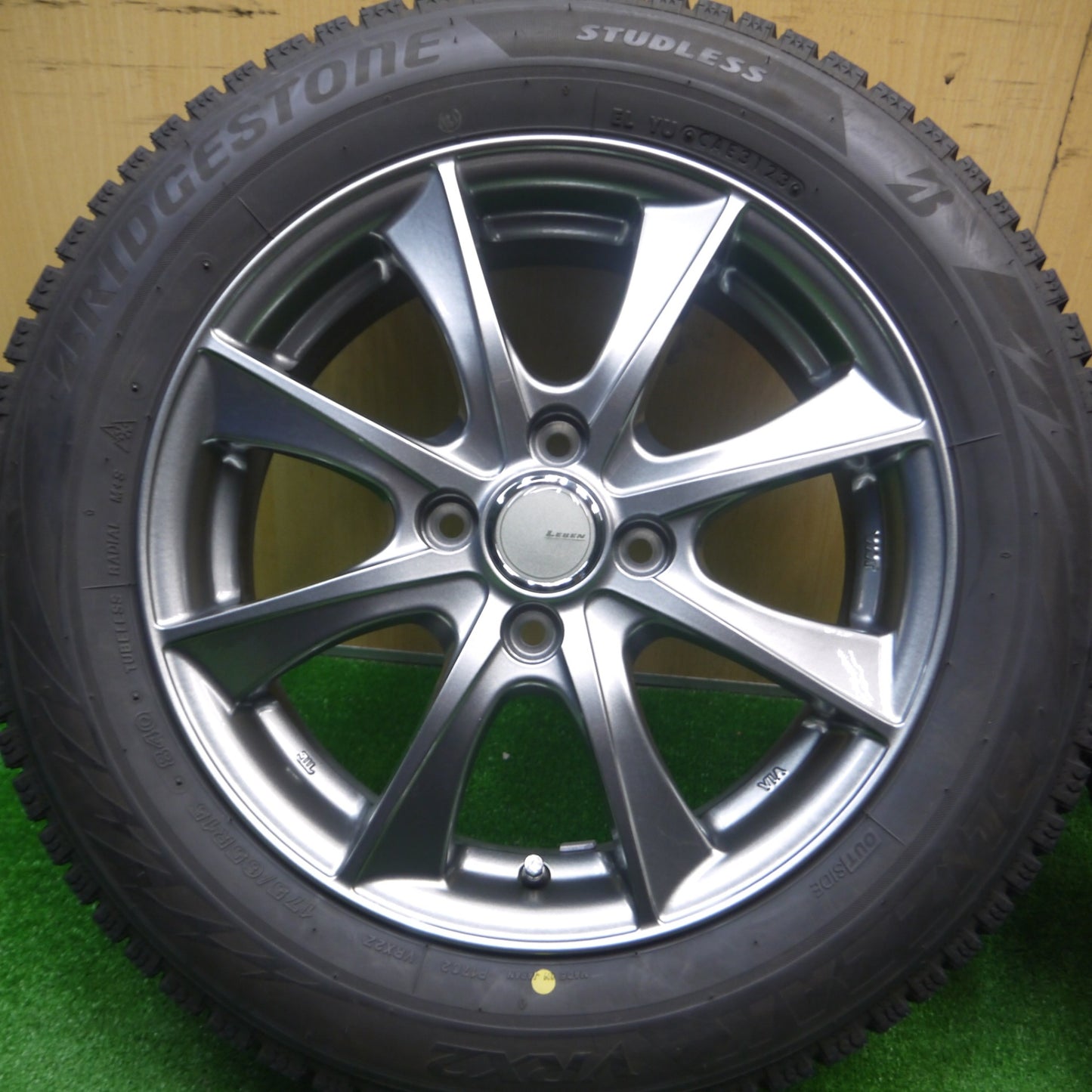 [送料無料] バリ溝！23年！キレイ！ほぼ10分★スタッドレス 175/65R15 ブリヂストン ブリザック VRX2 LEBEN レーベン 15インチ PCD100/4H★4102908Hス