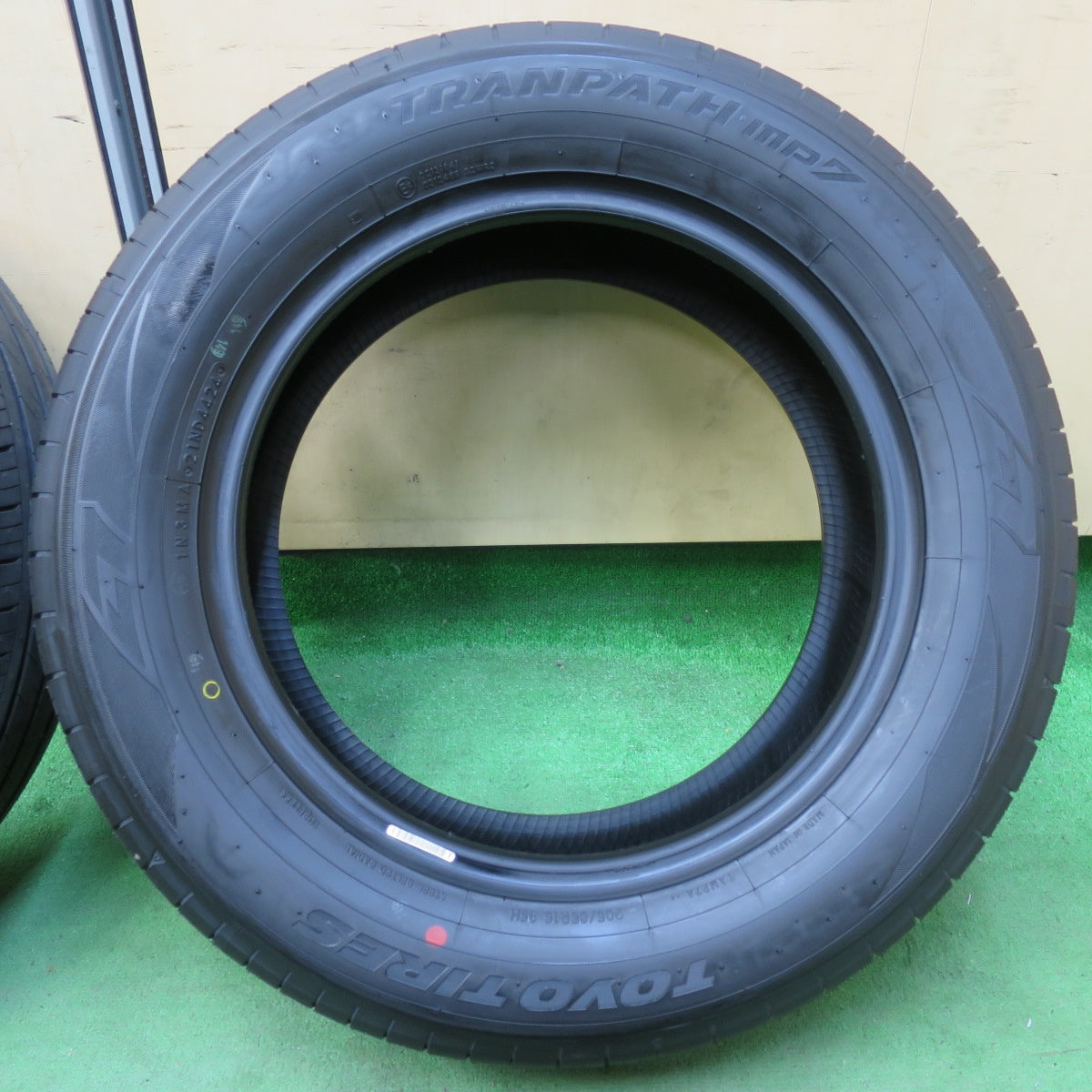 [送料無料] 新車外し！24年★205/65R16 トーヨー トランパス MP7 タイヤ 16インチ ヤリスクロス セレナ 等★5030610イノタ