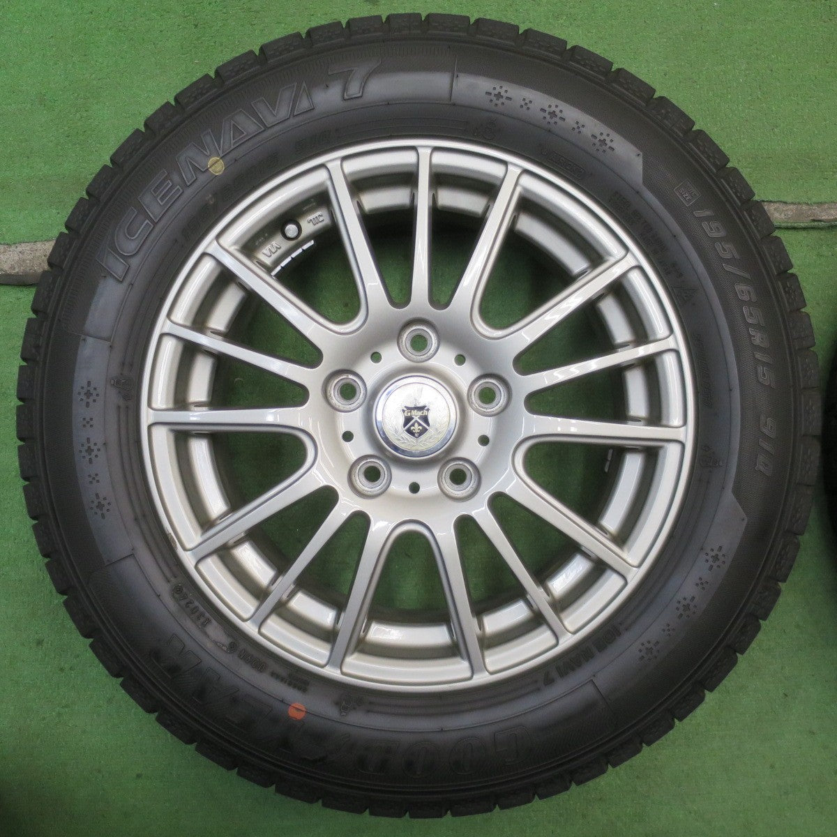 バリ溝！24年！9.5分以上◎スタッドレス 195/65R15 グッドイヤー アイスナビ7 GMach 15インチ PCD114.3/5H◎6071802NJス