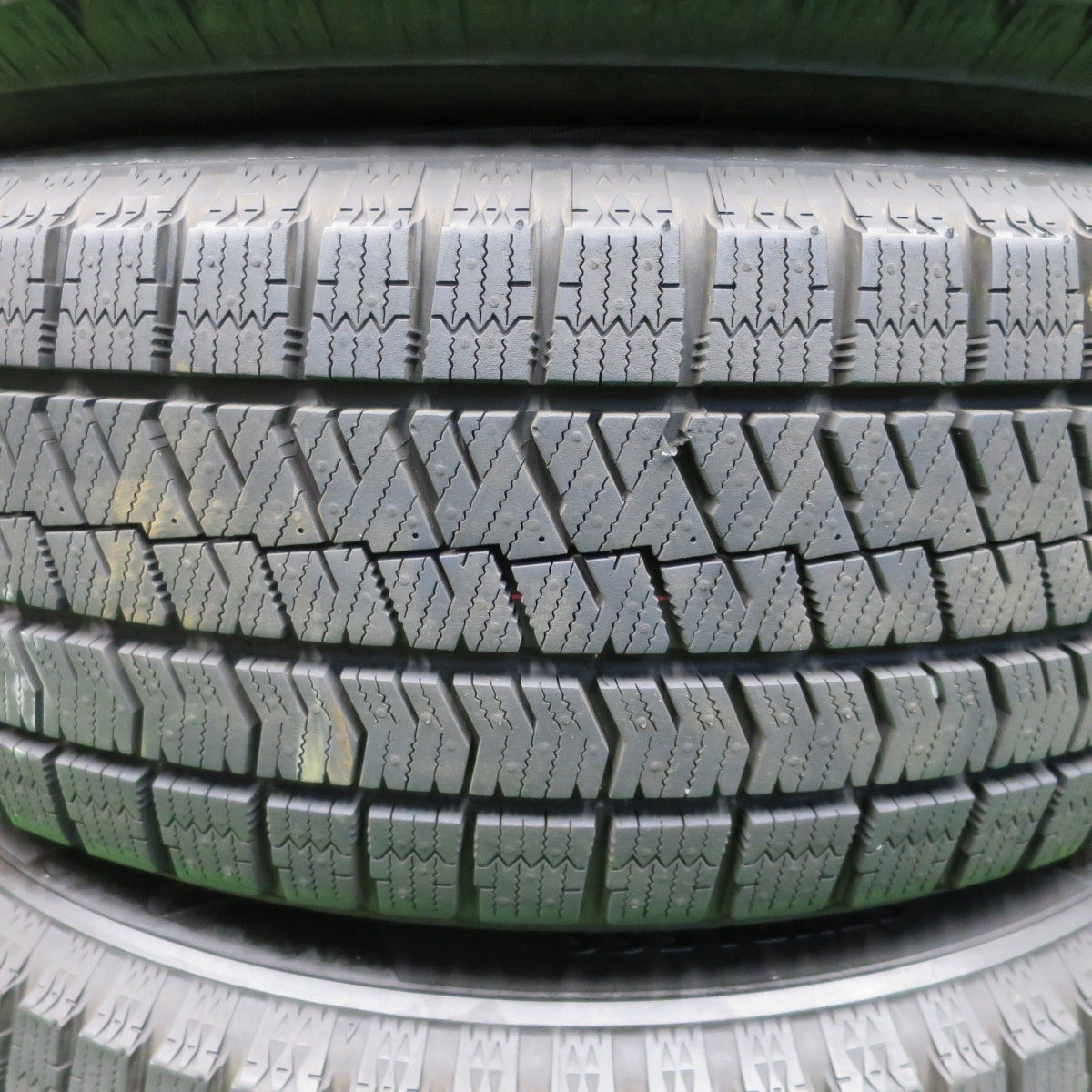 バリ溝！23年！ほぼ10分★スタッドレス 215/60R17 ブリヂストン ブリザック VRX2 ECO FORME エコフォルム 17インチ PCD114.3/5H★5122002NKス