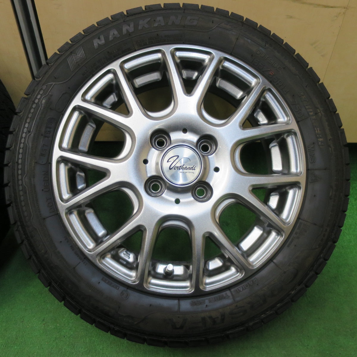 [送料無料] バリ溝！キレイ！9分★スタッドレス 155/65R14 ナンカン CORSAFA Verthandi ヴェルザンディ ヴェルサンディ 14インチ PCD100/4H★4103011イス