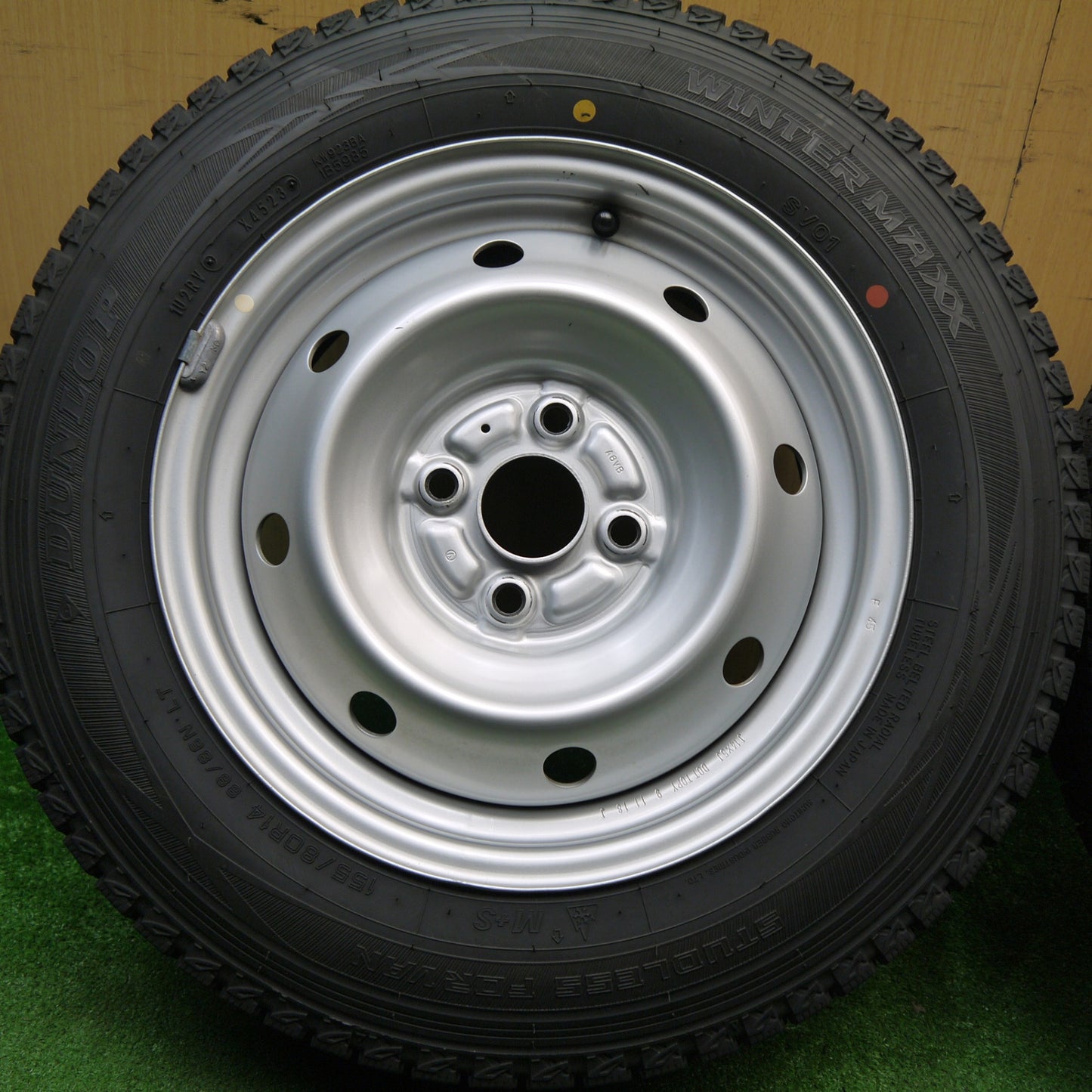 バリ溝！23年！キレイ！9.5分以上★スタッドレス 155/80R14 88/86N ダンロップ ウインターマックス SV01 スチール ホイール 14インチ PCD100/4H★5121005Hス