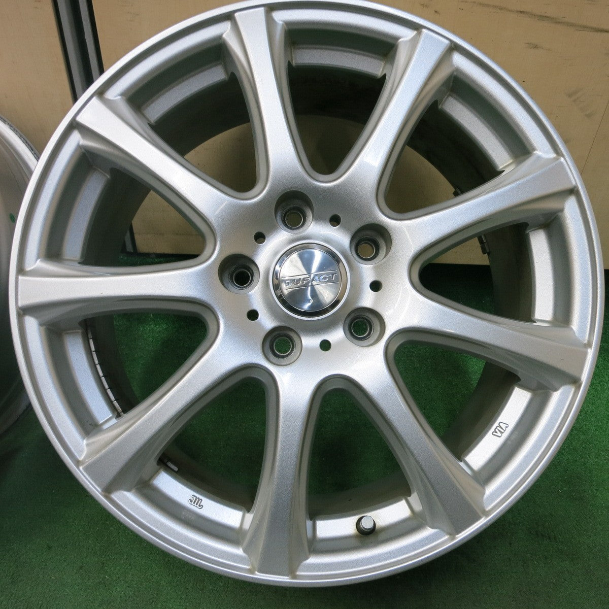 [送料無料] キレイ★DUFACT デュファクト 17インチ ホイール 17×7J PCD114.3/5H★4102905SYホ
