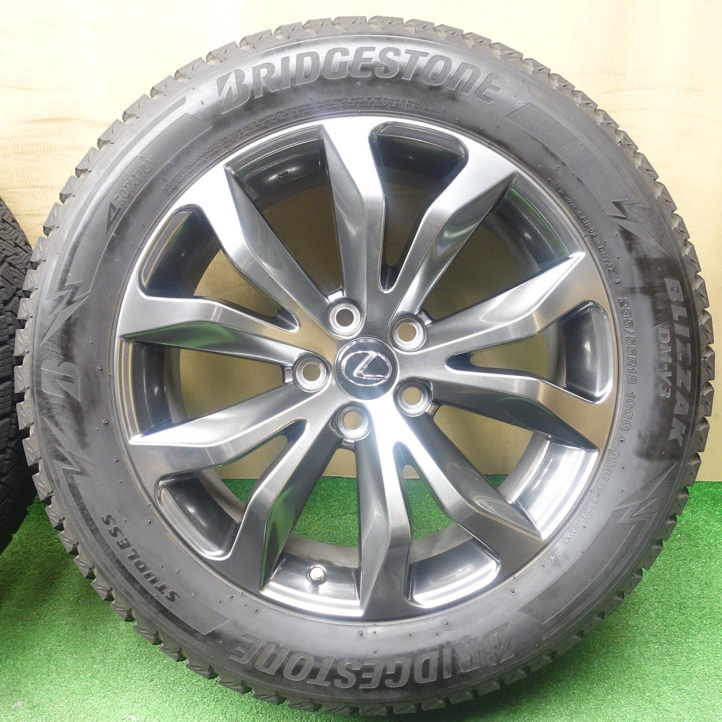 センサー付！バリ溝！23年！キレイ！9分★レクサス NX Fスポーツ 純正 235/55R18 スタッドレス ブリヂストン ブリザック DM-V3 18インチ PCD114.3/5H★6013101KTス