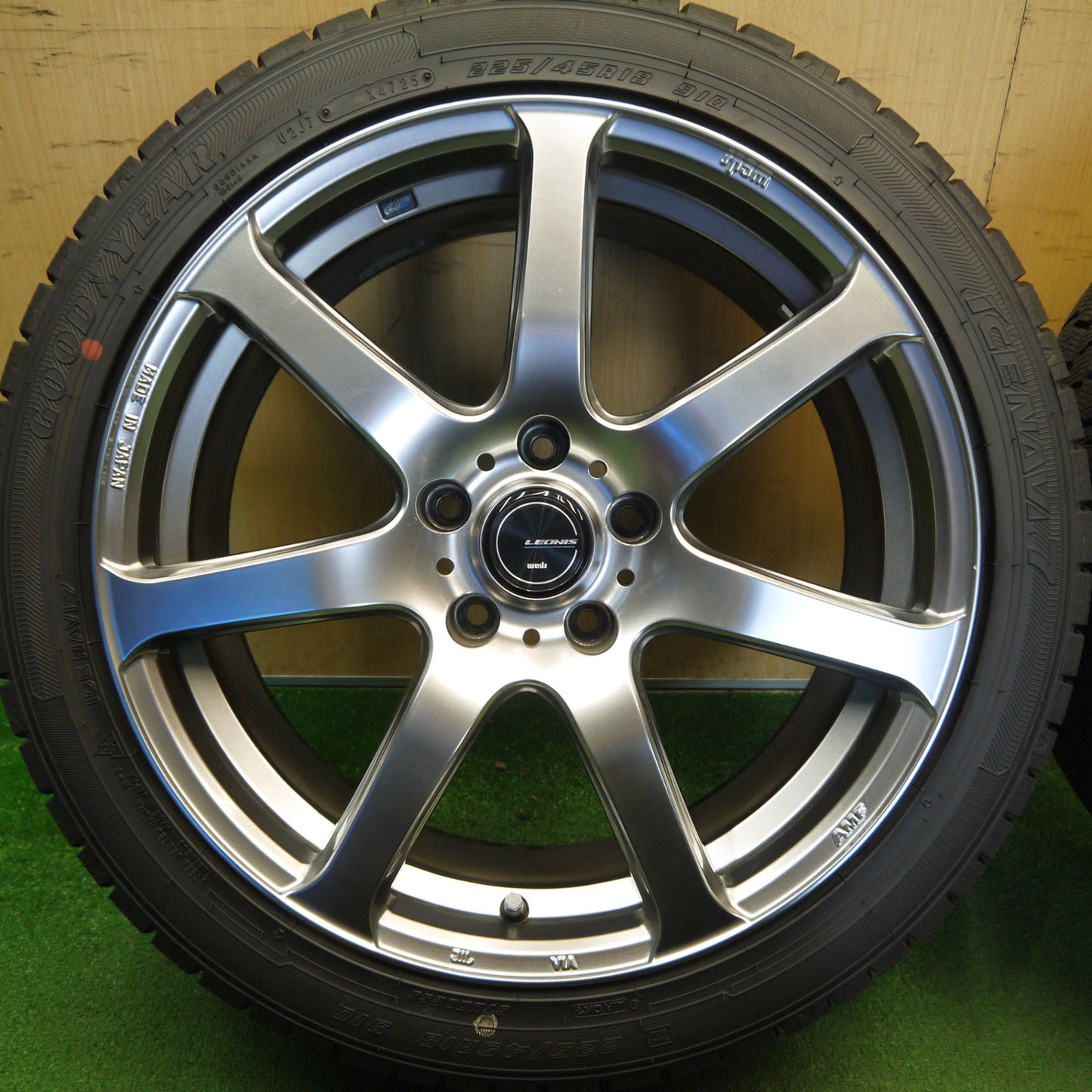 バリ溝！25年！キレイ！9.5分★LEONIS NAVIA 07 225/45R18 スタッドレス グッドイヤー アイスナビ7 レオニス ナヴィア 18インチ PCD114.3/5H★6042710Hス