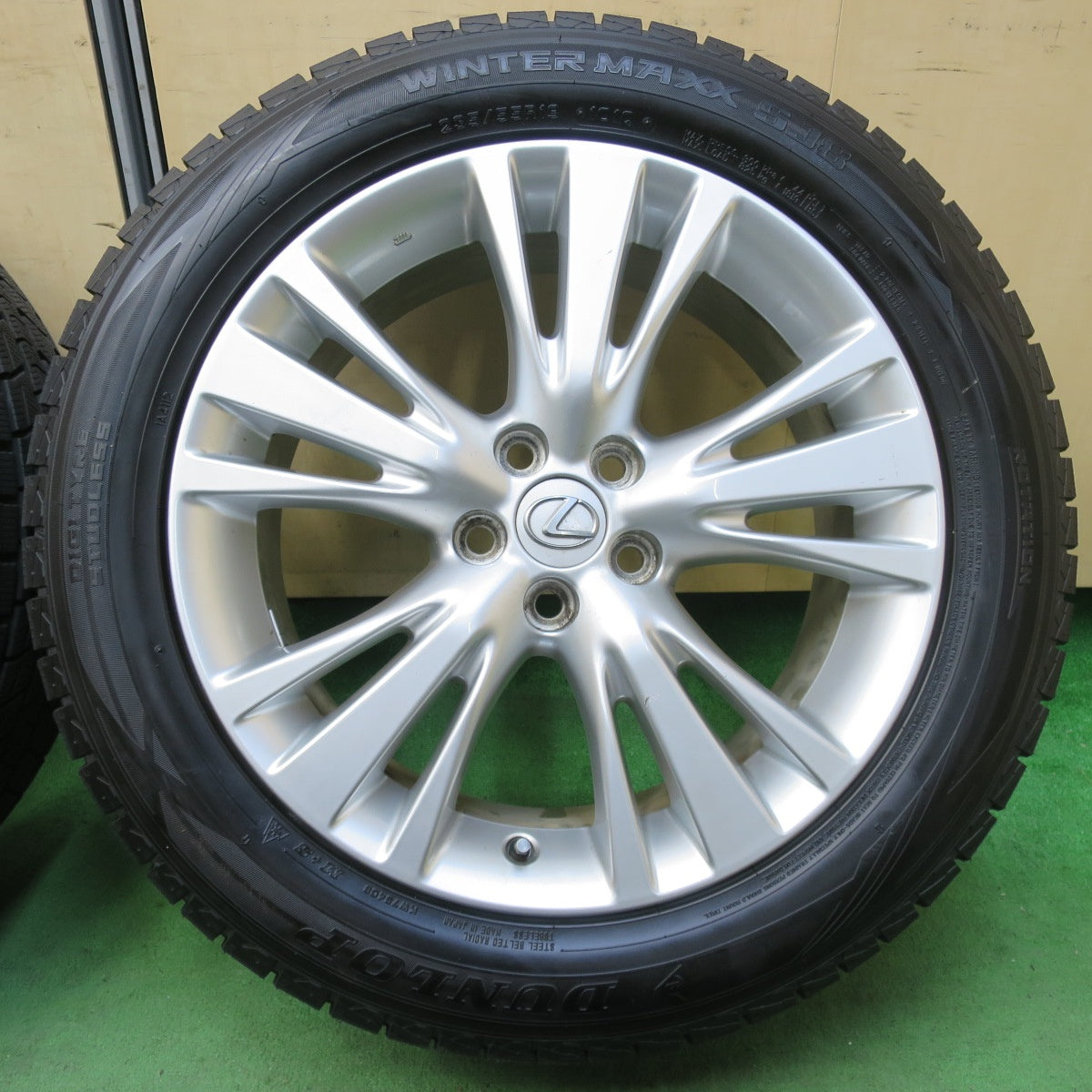 [送料無料] バリ溝！9.5分以上★レクサス 10系 RX 純正 235/55R19 スタッドレス ダンロップ ウインターマックス SJ8 19インチ PCD114.3/5H★5022101イス