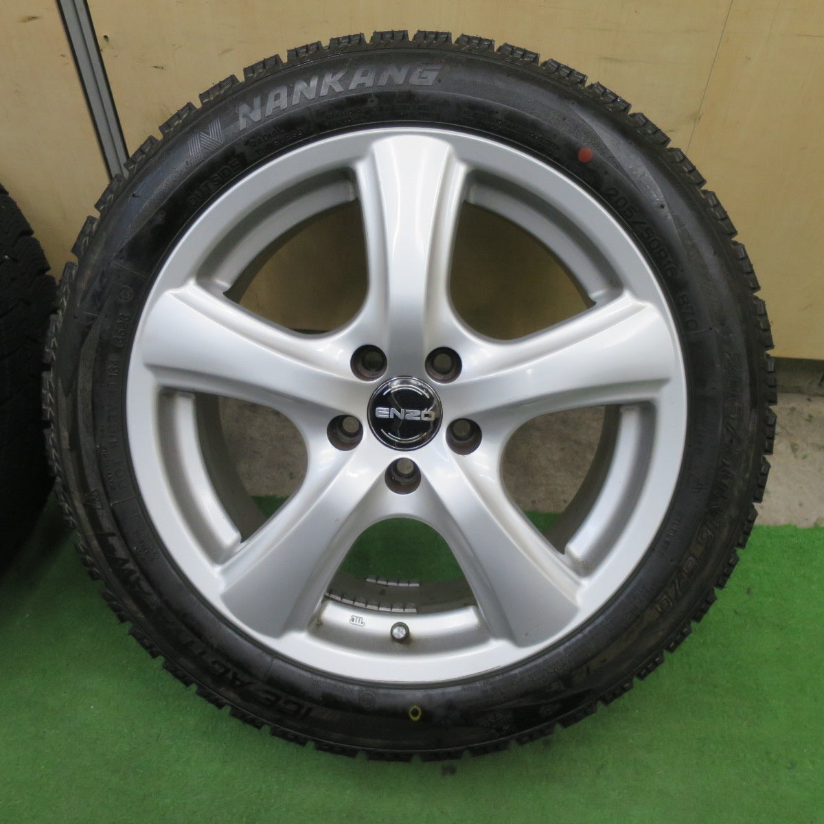 バリ溝！23年！ほぼ10分★アウディ ワーゲン 等 205/50R16 スタッドレス ナンカン アイスアクティバ AW-1 ENZO 社外 アルミ 16インチ PCD100/5H★6021401TTス