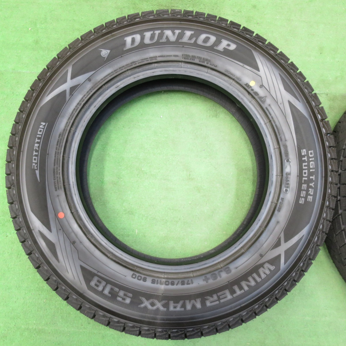 [送料無料] ほぼ未使用！22年★スタッドレス 175/80R15 ダンロップ ウインターマックス SJ8 タイヤ 15インチ パジェロミニ テリオスキッド等★4111107イスタ