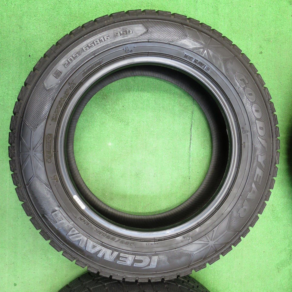 *送料無料* バリ溝！8.5分★スタッドレス 205/65R16 グッドイヤー アイスナビ6 タイヤ 16インチ エスティマ セレナ ヤリスクロス等★4061003イスタ