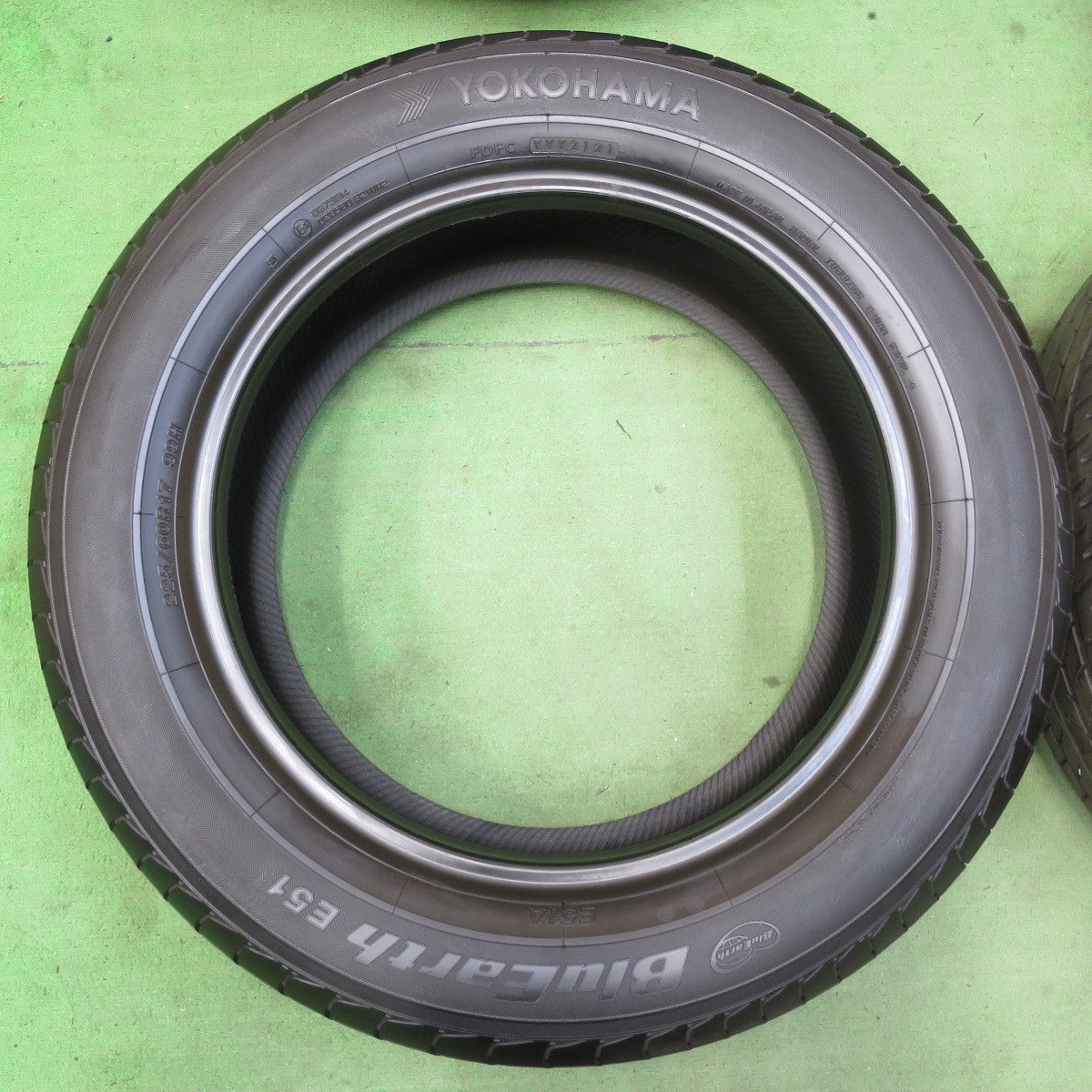 バリ溝！21年！9.5分以上★225/60R17 ヨコハマ ブルーアース E51 E51A タイヤ 17インチ アルファード ヴェルファイア 等★5061004イノタ