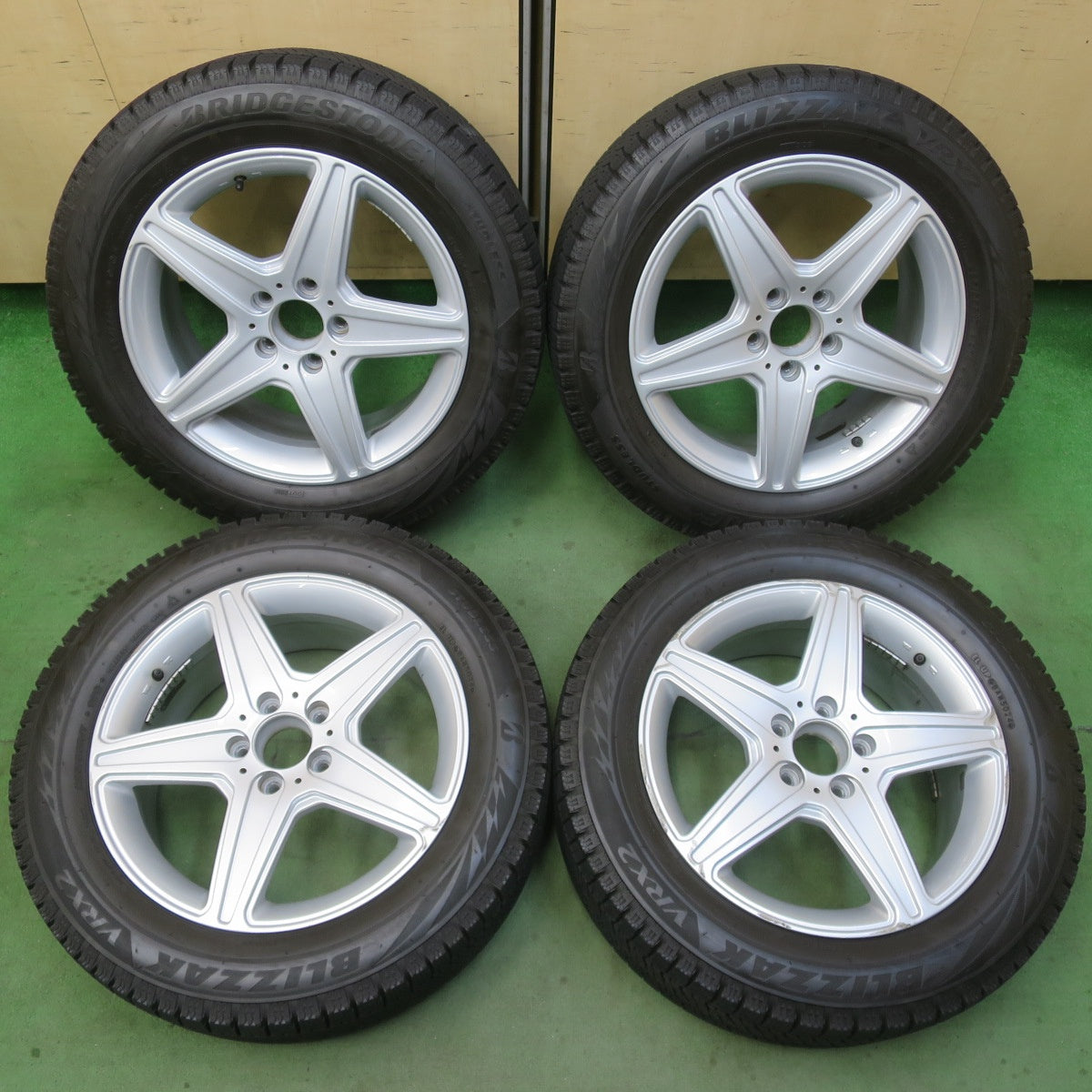 バリ溝！24年！9.5分★ベンツ 等 AGA Burg 225/55R17 スタッドレス ブリヂストン ブリザック VRX2 17インチ ブルグ PCD112/5H★6021904イス