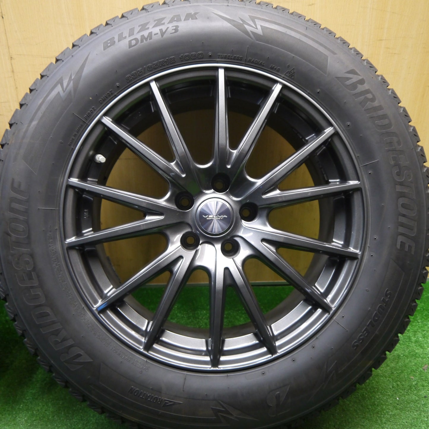 センサー付！バリ溝！21年！キレイ！8.5分★レクサス NX 等 235/65R18 スタッドレス ブリヂストン ブリザック DM-V3 VELVA SPORT ヴェルヴァ 18インチ PCD114.3/5H★5120307Hス