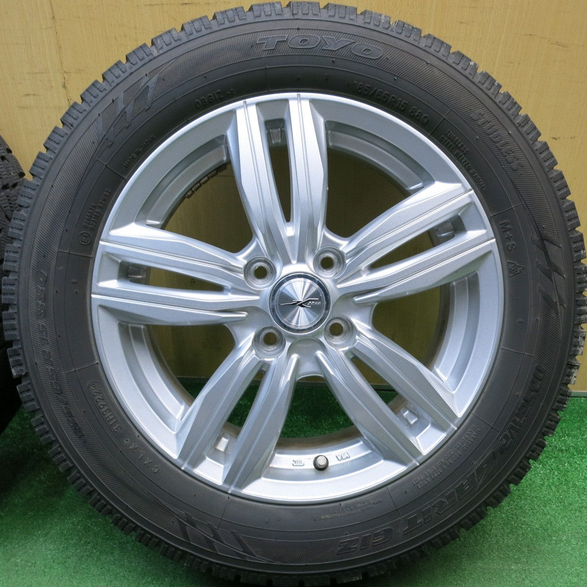バリ溝！22年！キレイ！9.5分★スタッドレス 185/65R15 トーヨー オブザーブ ガリット GIZ JOKER ジョーカー 15インチ PCD100/4H★6030504HAス