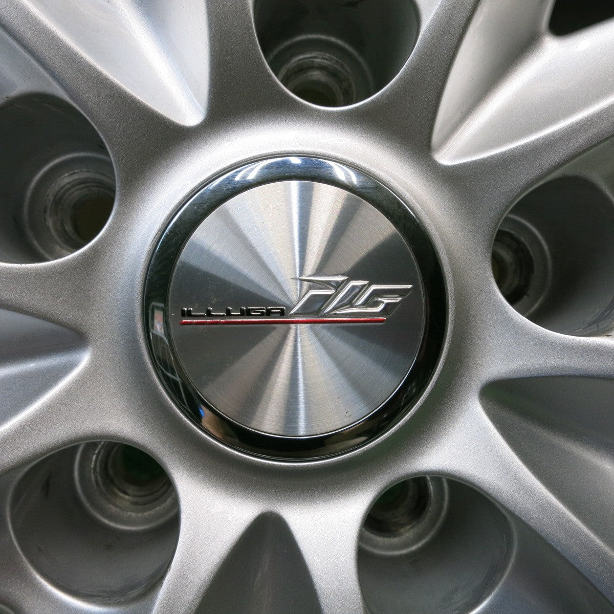 バリ溝！22年！9分★スタッドレス 215/50R17 バイキング WINTECH WT6 ILLUGA weds 17インチ PCD114.3/5H★5082402HAス