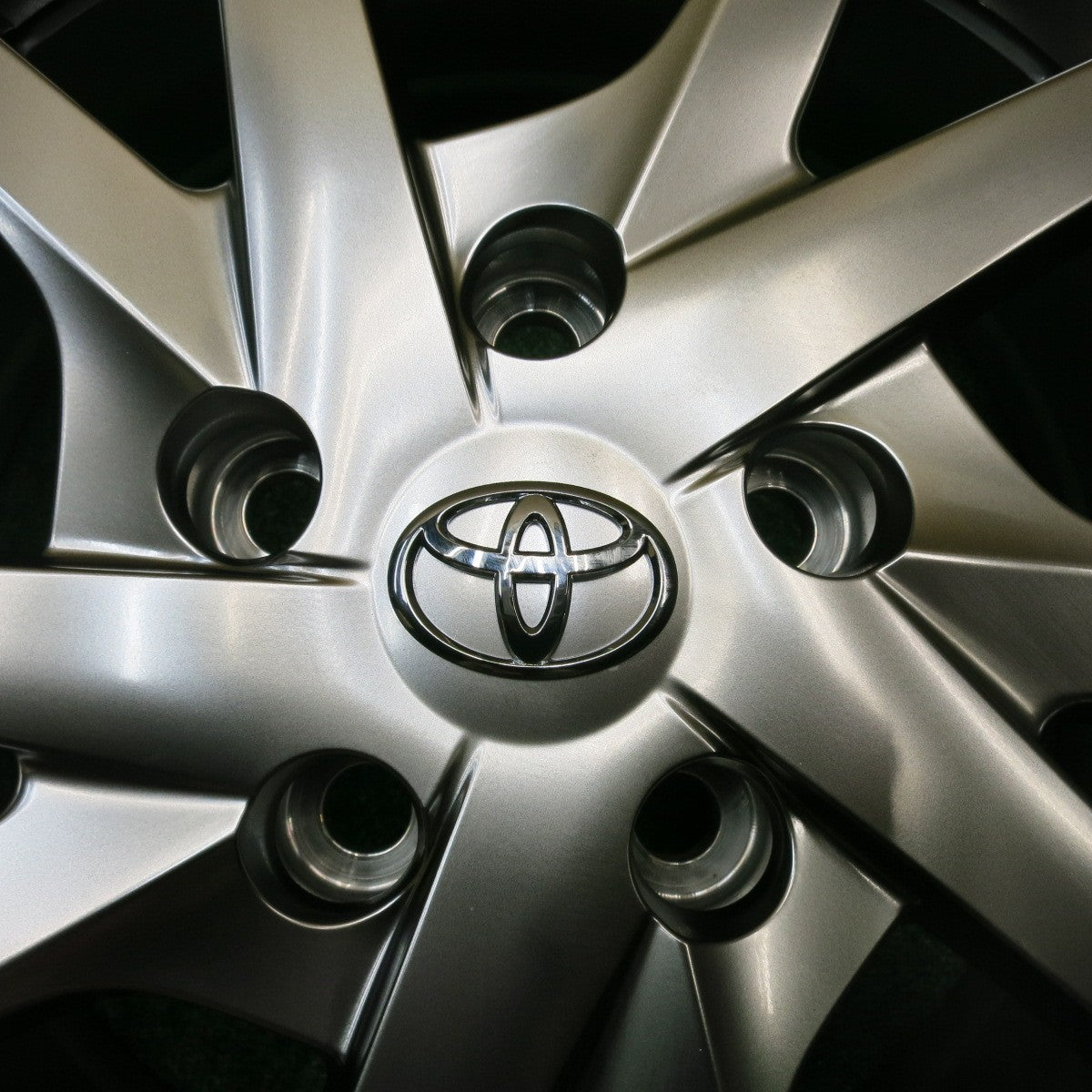 新車外し★トヨタ プリウスα 純正 ホイール 16インチ 16×6.5J PCD114.3/5H★5101208HAホ