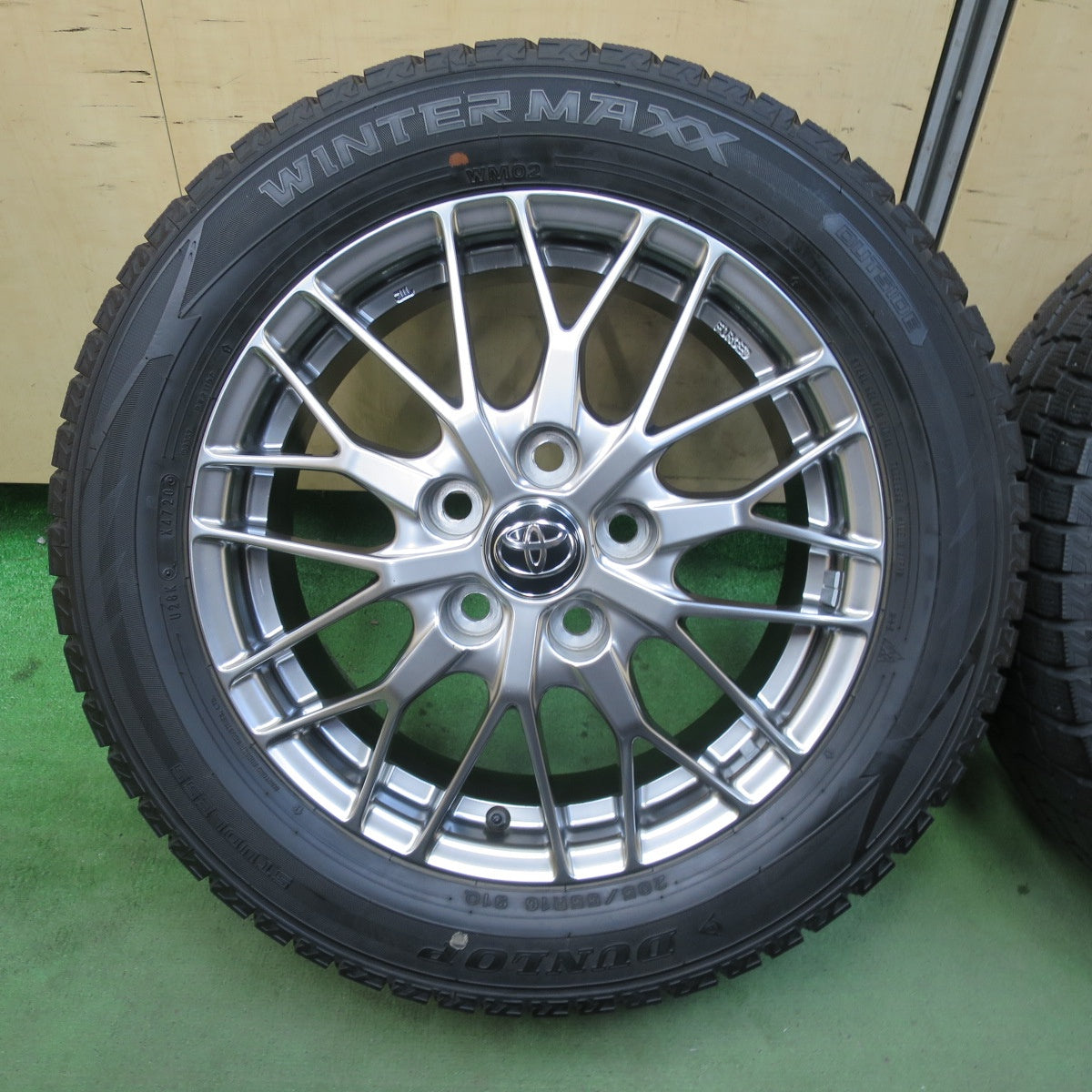 バリ溝！キレイ！9分★トヨタ 80系 ノア ヴォクシー 純正 BBS TY016 205/55R16 スタッドレス ダンロップ ウインターマックス WM02 16インチ PCD114.3/5H★5111402TTス