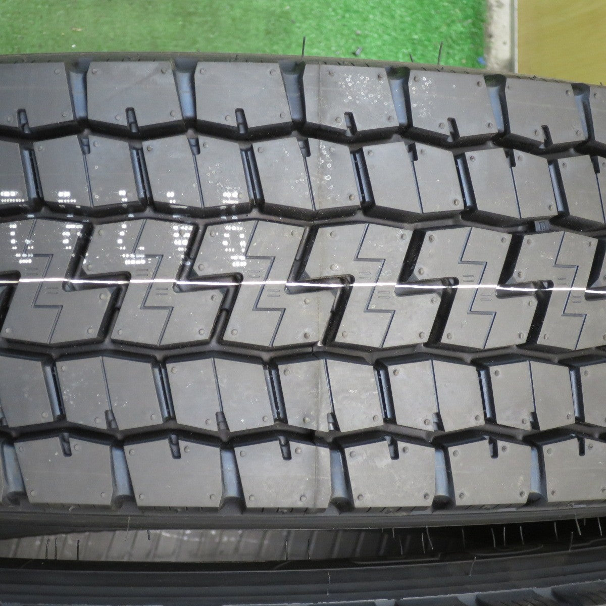 *送料無料* 未使用！24年★トラック タイヤ 225/80R17.5 123/122L ヨコハマ 710R ミックス 17.5インチ★4033012KKスタ