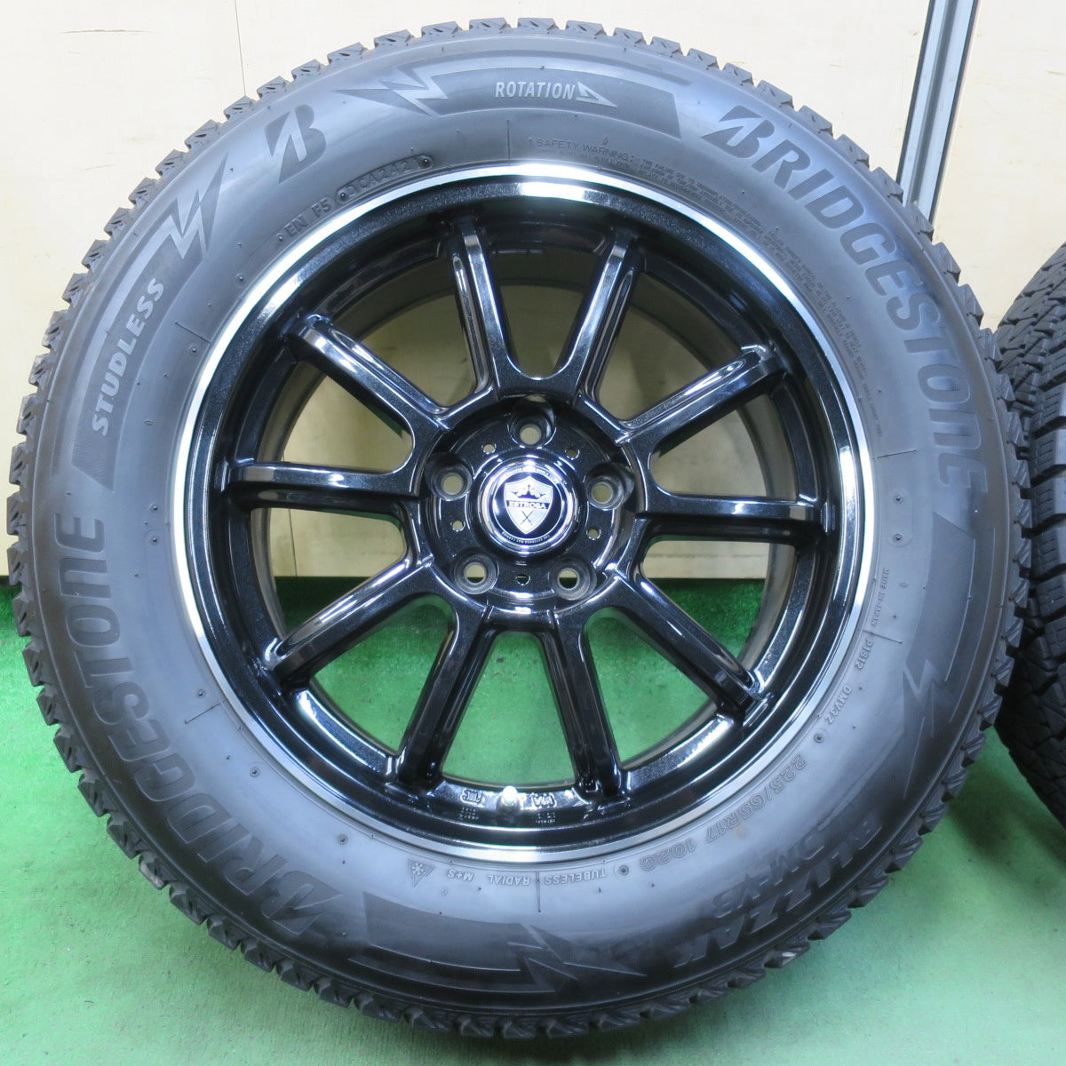 バリ溝！21年！キレイ！9分★スタッドレス 225/65R17 ブリヂストン ブリザック DM-V3 ESTROSA エステローザ 17インチ PCD114.3/5H★5100911イス