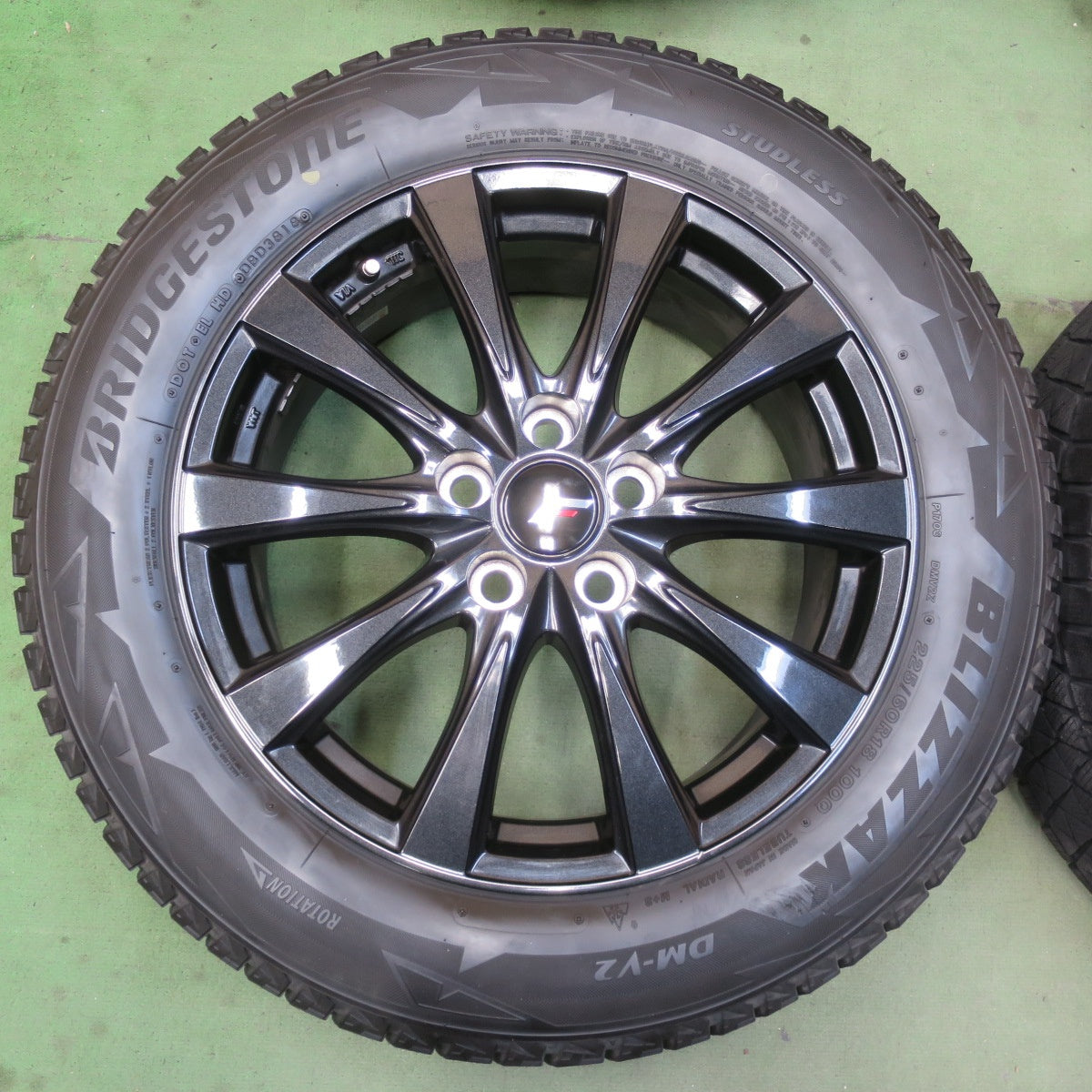 キレイ★40系 アルファード 等 LEHRMEISTER LF-IZOLA2 225/60R18 スタッドレス ブリヂストン ブリザック DM-V2 レアマイスター 18インチ PCD120/5H★6042511イス