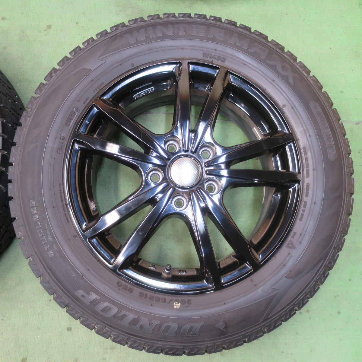 バリ溝！キレイ！9.5分★スタッドレス 205/65R16 ダンロップ ウインターマックス WM02 BAHNS TECH BLEST ブレスト 16インチ PCD114.3/5H★6012805イス