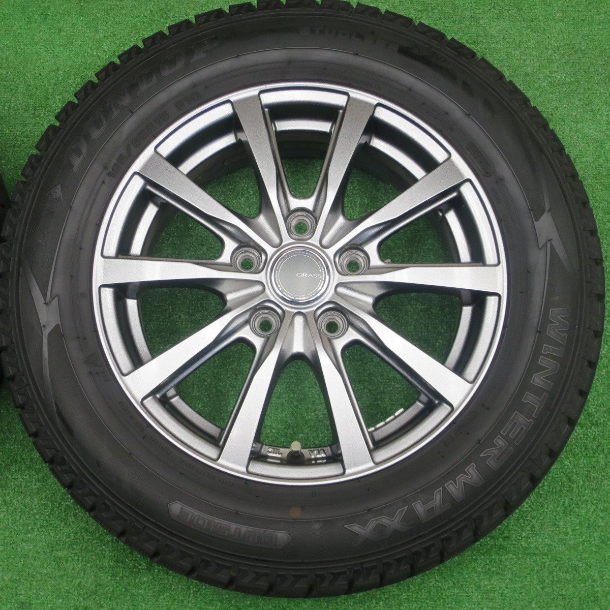 バリ溝！24年！キレイ！ほぼ10分★スタッドレス 195/65R15 ダンロップ ウインターマックス WM02 GRASS グラス 15インチ PCD114.3/5H★5121803NKス