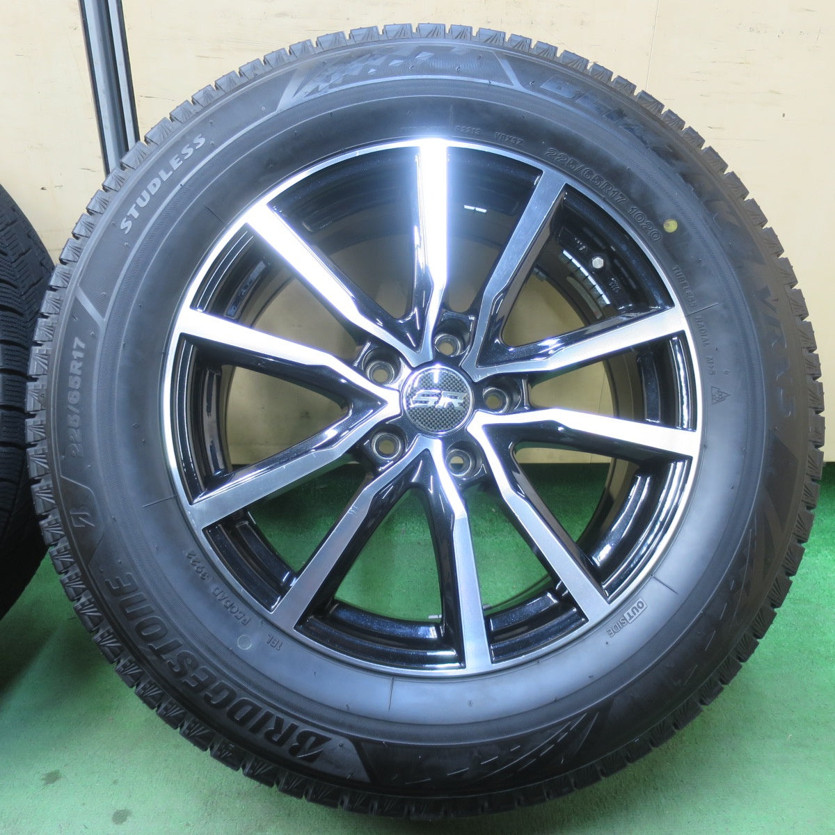 バリ溝！22年！9.5分★スタッドレス 225/65R17 ブリヂストン ブリザック VRX3 STRANGER ストレンジャー 17インチ PCD114.3/5H★5122709イス
