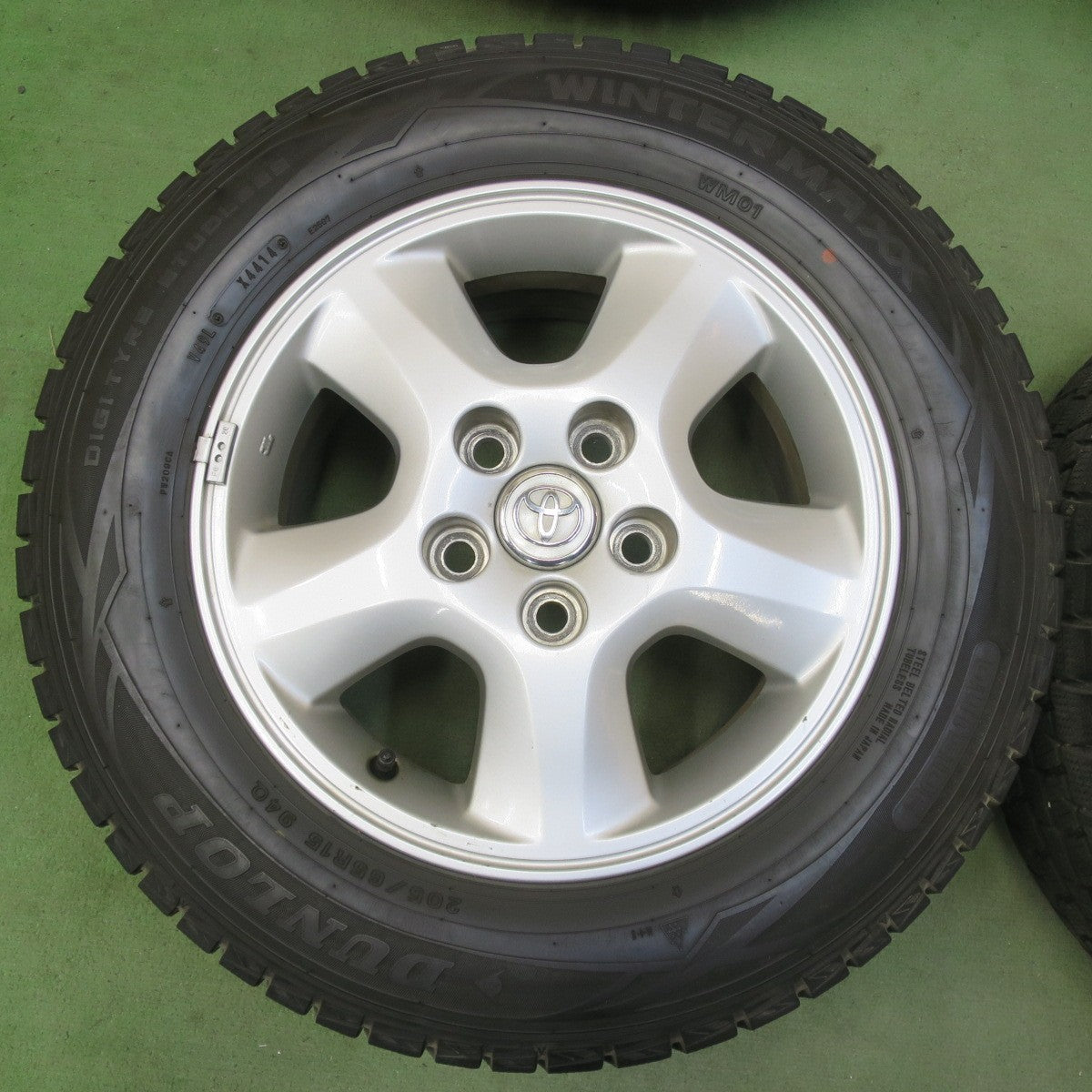 バリ溝！9分★トヨタ イプサム 純正 205/65R15 スタッドレス ダンロップ ウインターマックス WM01 15インチ PCD114.3/5H★6051008イス