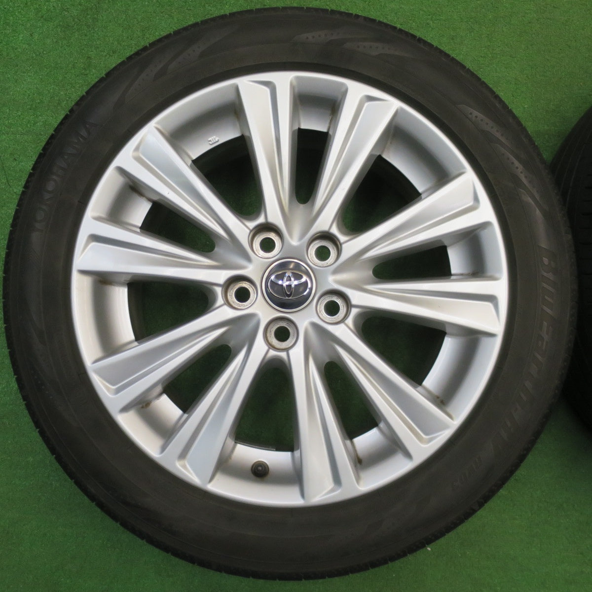 バリ溝！22年！キレイ！9.5分★トヨタ 30系 アルファード ヴェルファイア 純正 235/50R18 ヨコハマ BluEarth-RV RV03 18インチ PCD114.3/5H★5121807NJノ