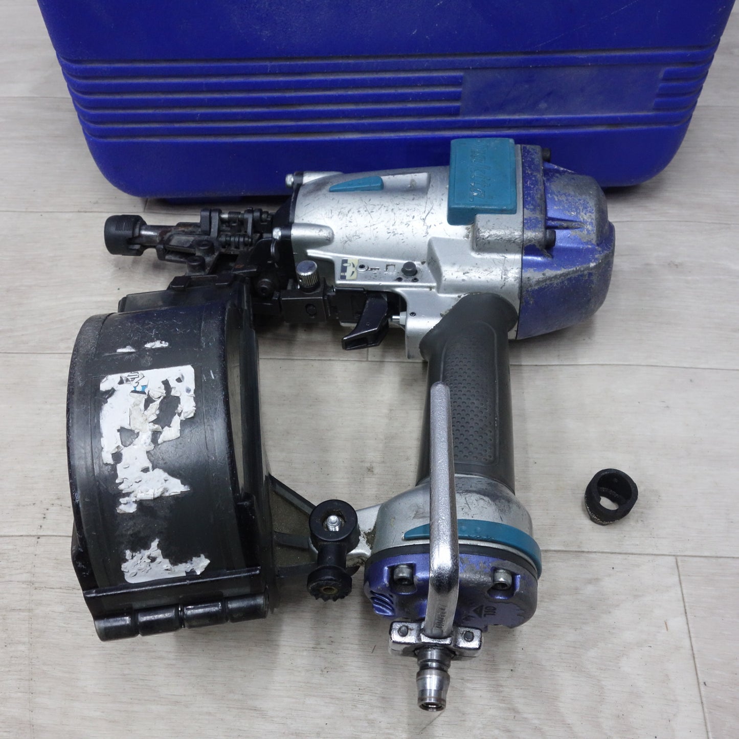 [送料無料] ◆マキタ サイディング用 50mm 常圧 エア 釘打ち機 AN552 ケース付き エア 工具 ①◆