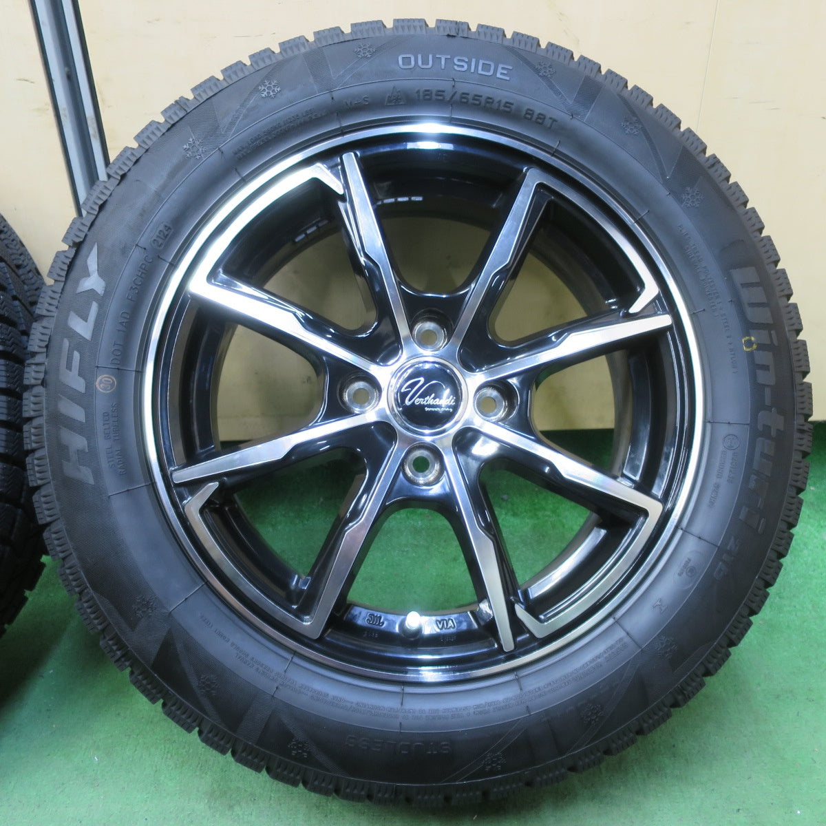 バリ溝！24年！キレイ！ほぼ10分★スタッドレス 185/65R15 ハイフライ Win-turi 216 Verthandi ヴェルサンディ ヴェルザンディ 15インチ PCD100/4H★5080403イス