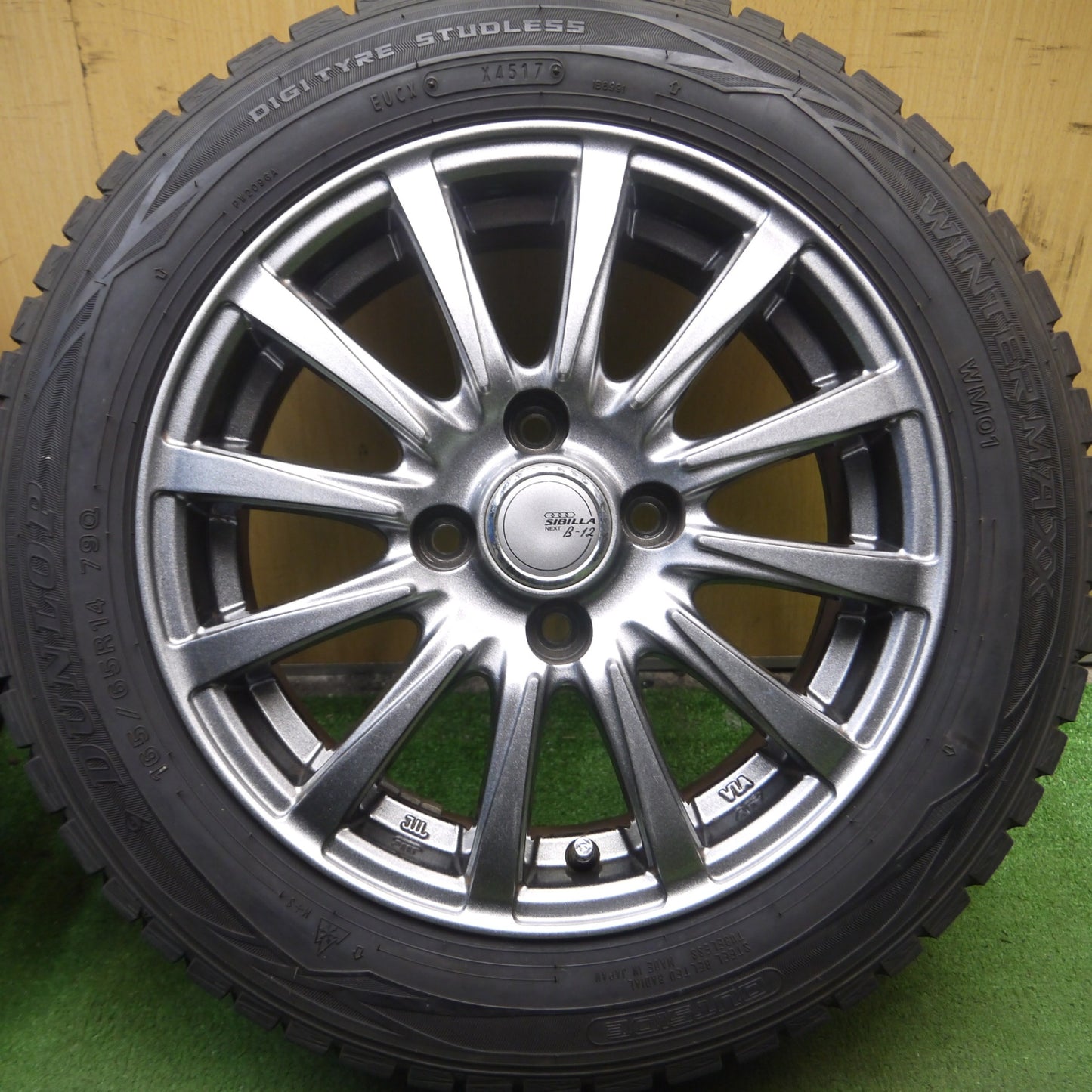 *送料無料* バリ溝！キレイ！9.5分以上★スタッドレス 165/65R14 ダンロップ ウインターマックス WM01 SIBILLA NEXT β-12 シビラ PCD100/4H★4060702Hス
