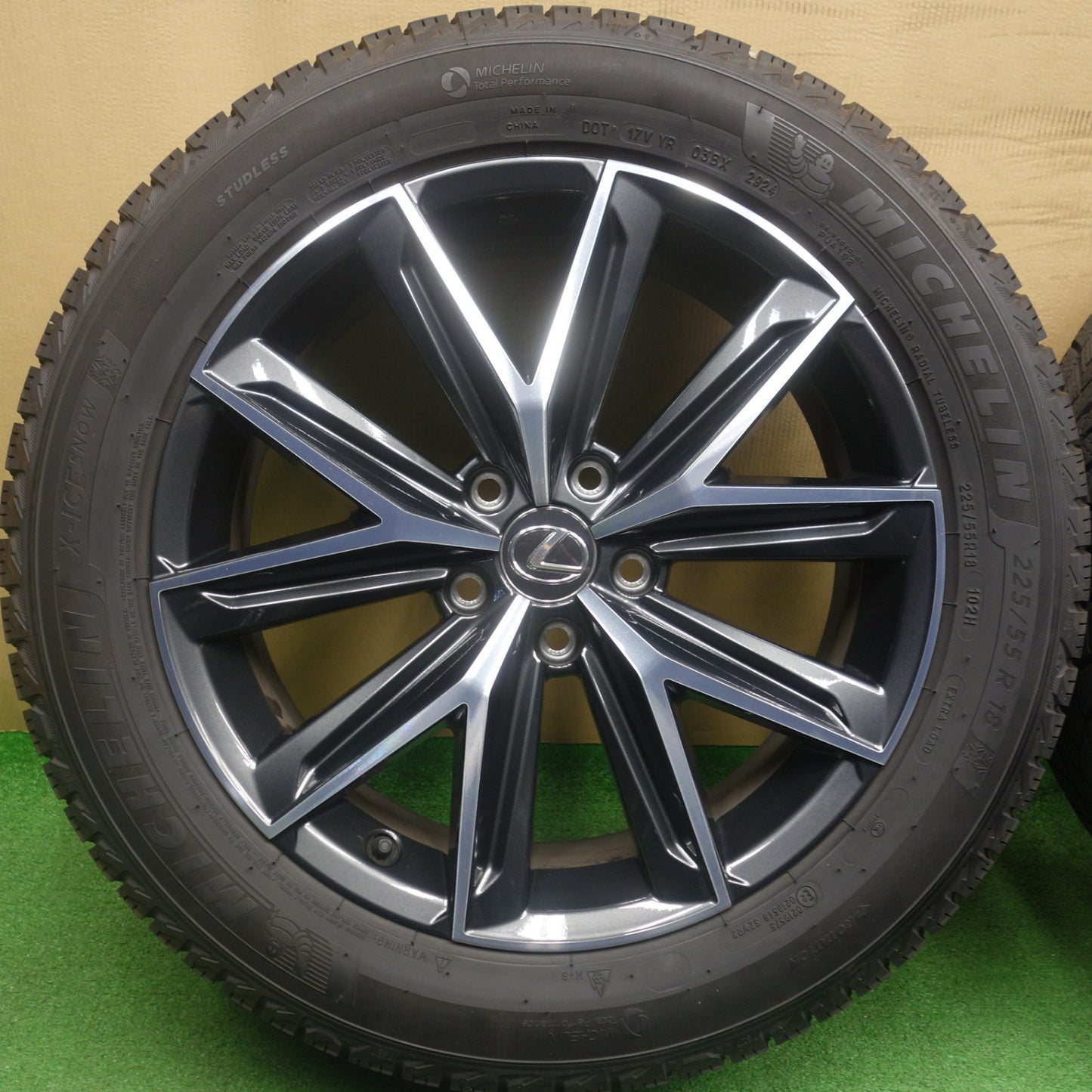 超バリ溝！24年！キレイ！9.5分以上★レクサス LBX Cool 純正 225/55R18 スタッドレス ミシュラン X-ICE SNOW 18インチ クール PCD114.3/5H★6041302KTス