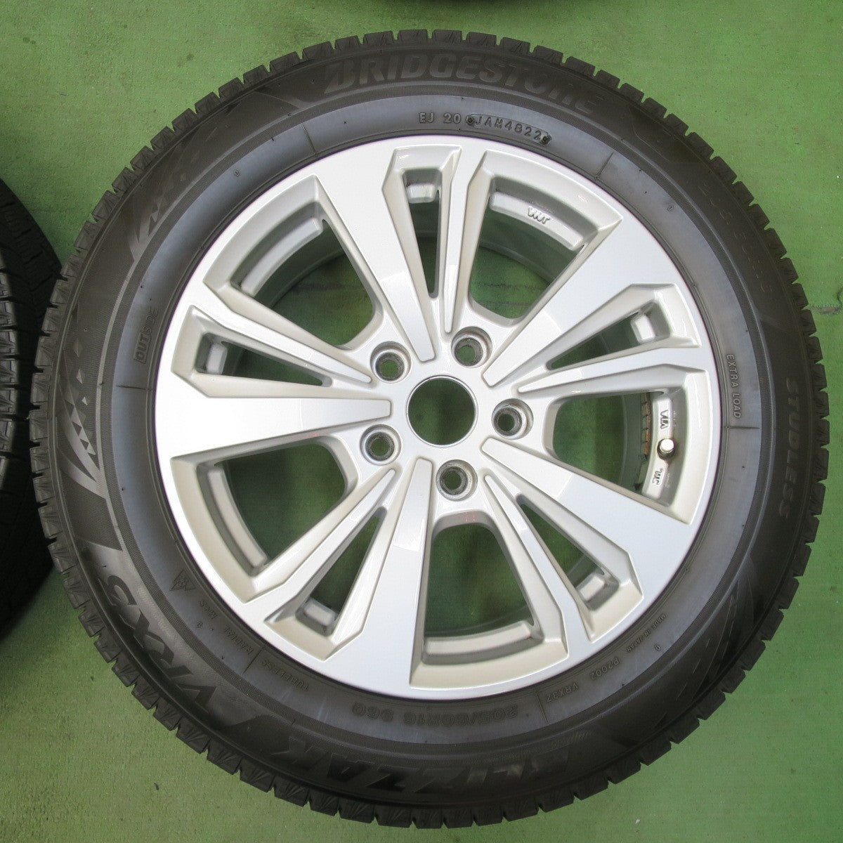 バリ溝！22年！キレイ！9分★BMW 等 smartline 365 205/60R16 スタッドレス ブリヂストン ブリザック VRX3 16インチ スマートライン PCD112/5H★5121303イス