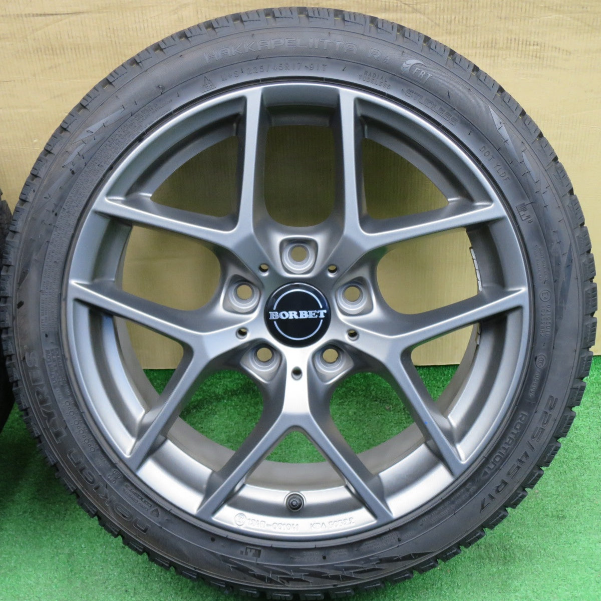 バリ溝！キレイ！9.5分★BMW 等 BORBET TYPE Y 225/45R17 スタッドレス ノキアン タイヤ ハッカペリッタ R3 ボルベット タイプY 17インチ PCD120/5H★6030902NKス