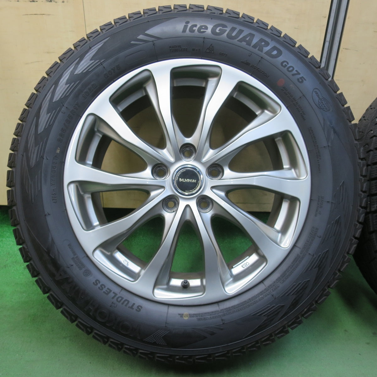 バリ溝！21年！キレイ！9.5分★スタッドレス 225/65R17 ヨコハマ アイスガード G075 BALMINUM TR10 バルミナ 17インチ PCD114.3/5H★5120208イス
